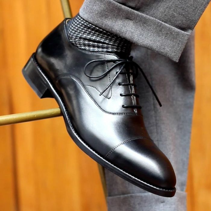 You should know which shoes and socks are suitable for formal styles
