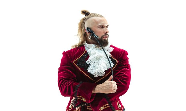 مردی که شخصیت غیر معمول خودش رو با لباس‌هاش نمایش میده 