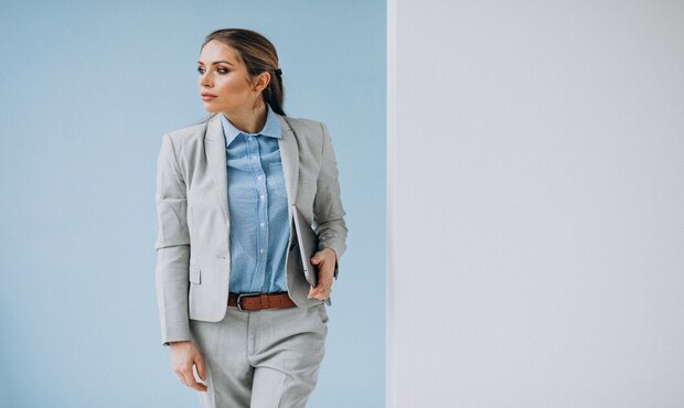 استایل کلاسیک و رسمی با استفاده از رنگ خنثی