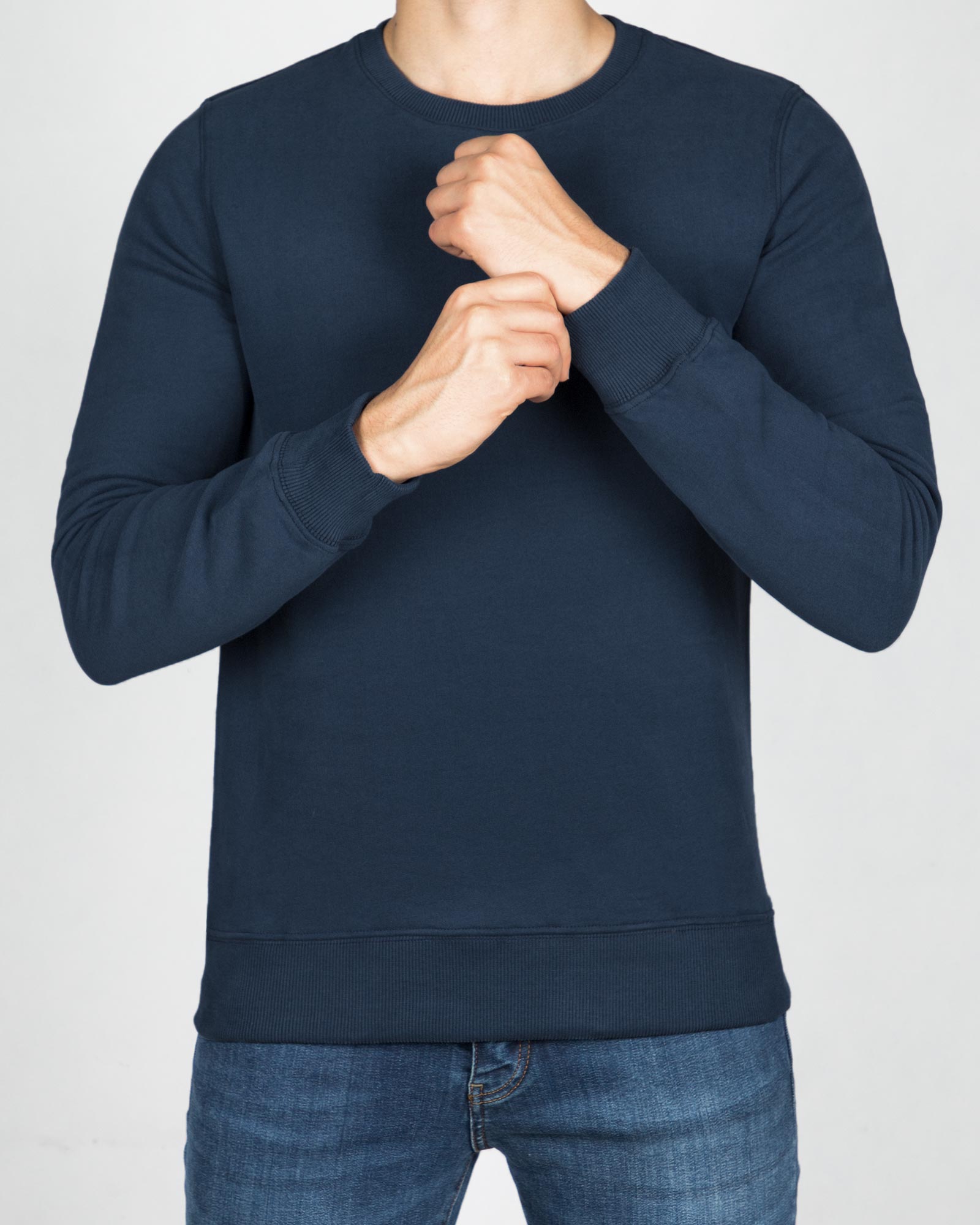 پلیور ساده ی کانی راش - آبی کاربنی - استایل رو به رو