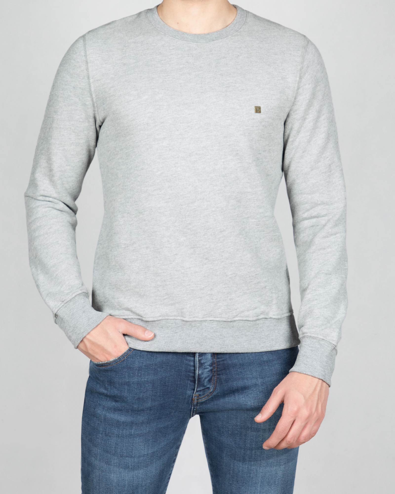 پلیور ساده ی کانی راش - طوسی - استایل رو به رو