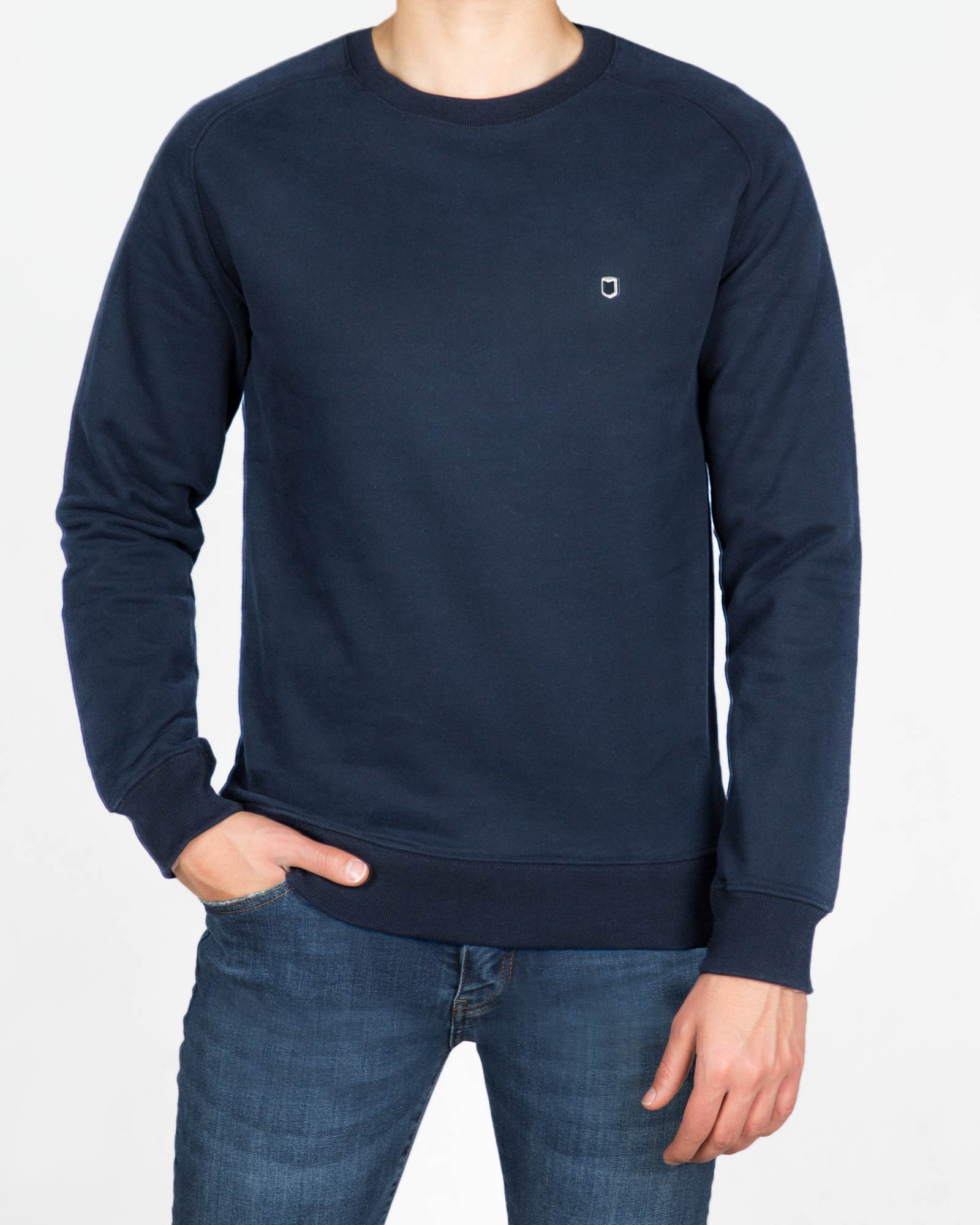 پلیور ساده‌ی مردانه‌ - آبی نفتی - استایل رو به رو