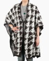 پانچو بافتنی زنانه پاییزی طرح دار سفید قهوه ای جلو باز - کاکائویی - رو به‌ رو باز