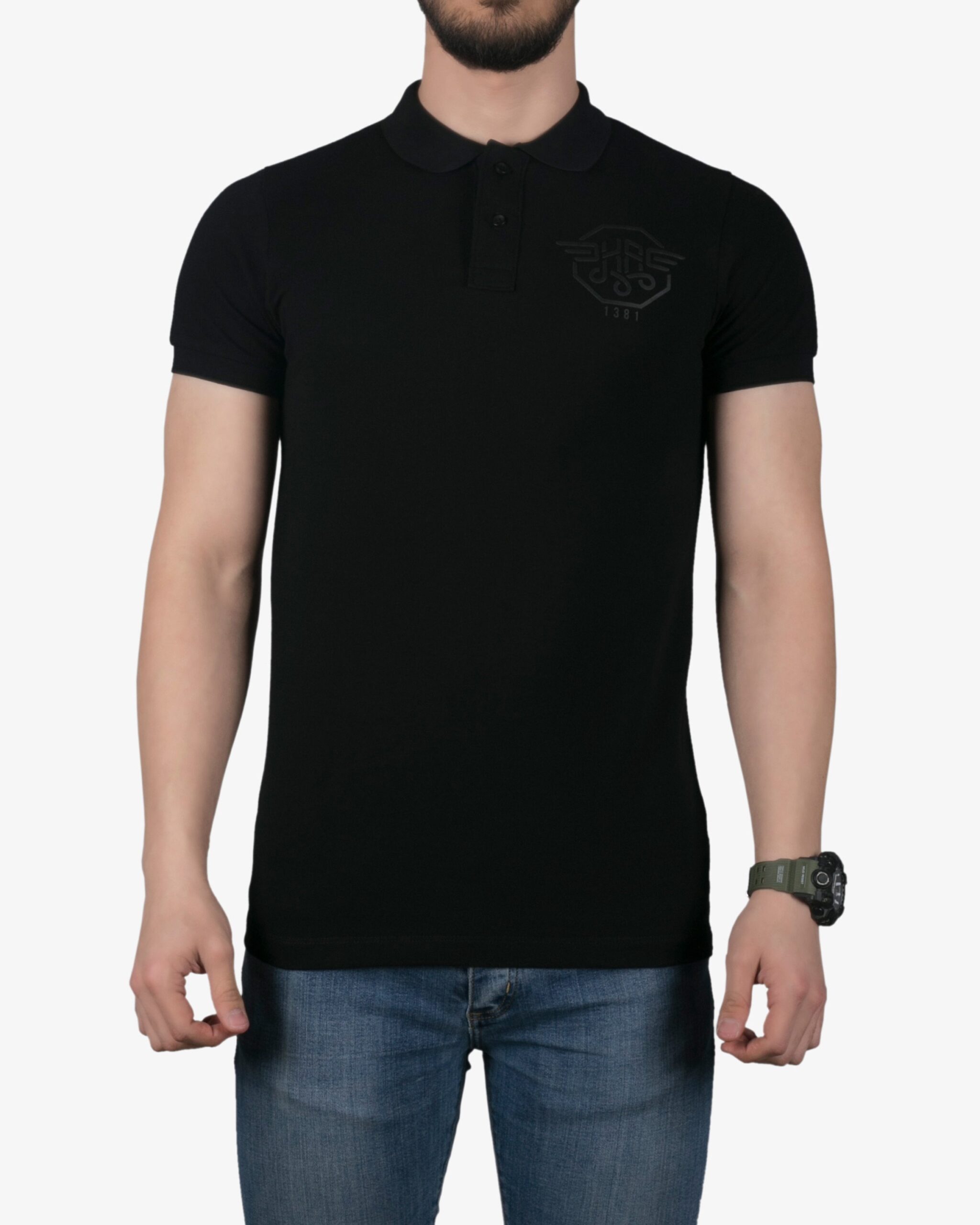 تیشرت یقه‌دار ساده‌ی آرم دار کانی راش - مشکی - روبه‌رو