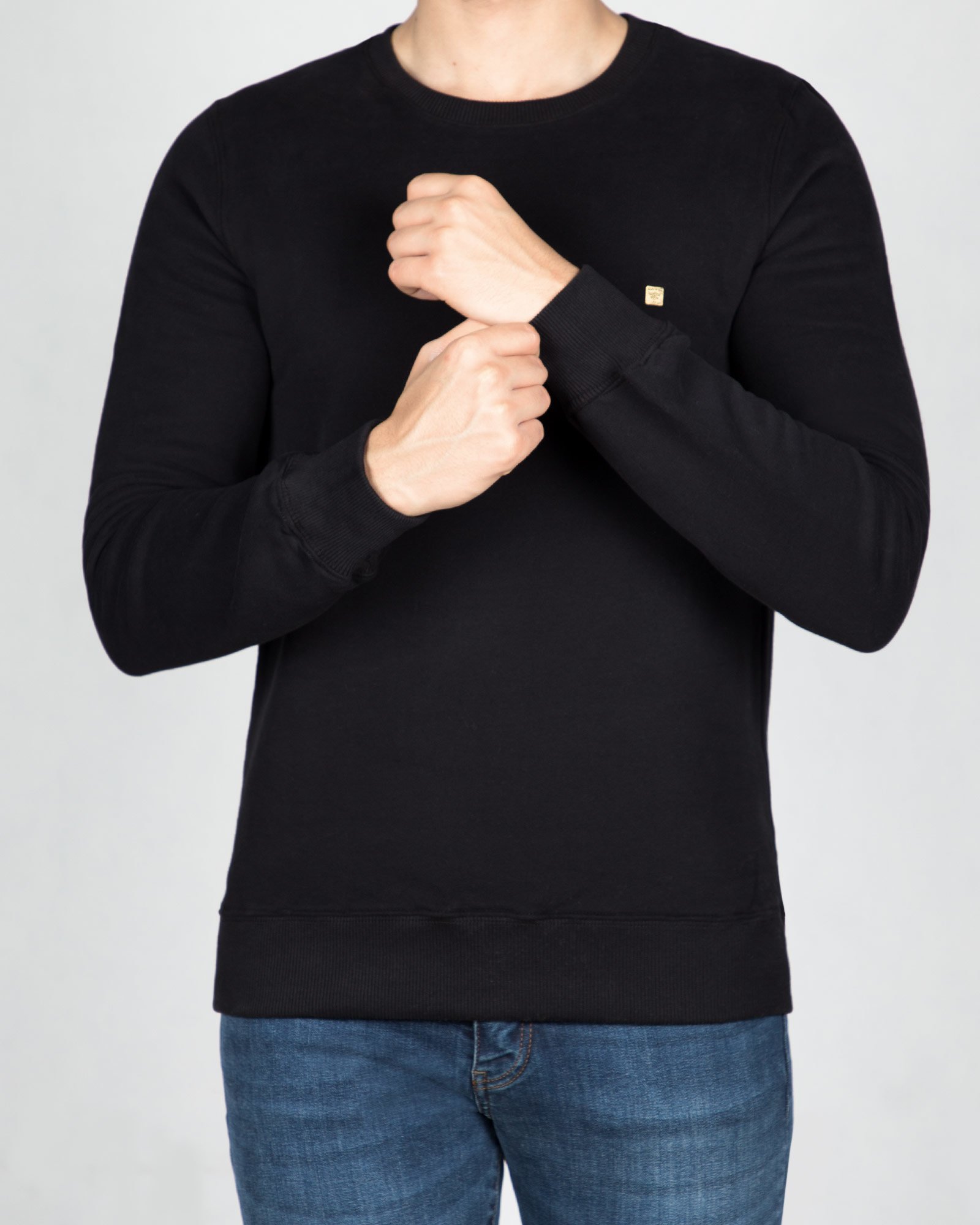 پلیور ساده ی کانی راش - مشکی - استایل رو به رو