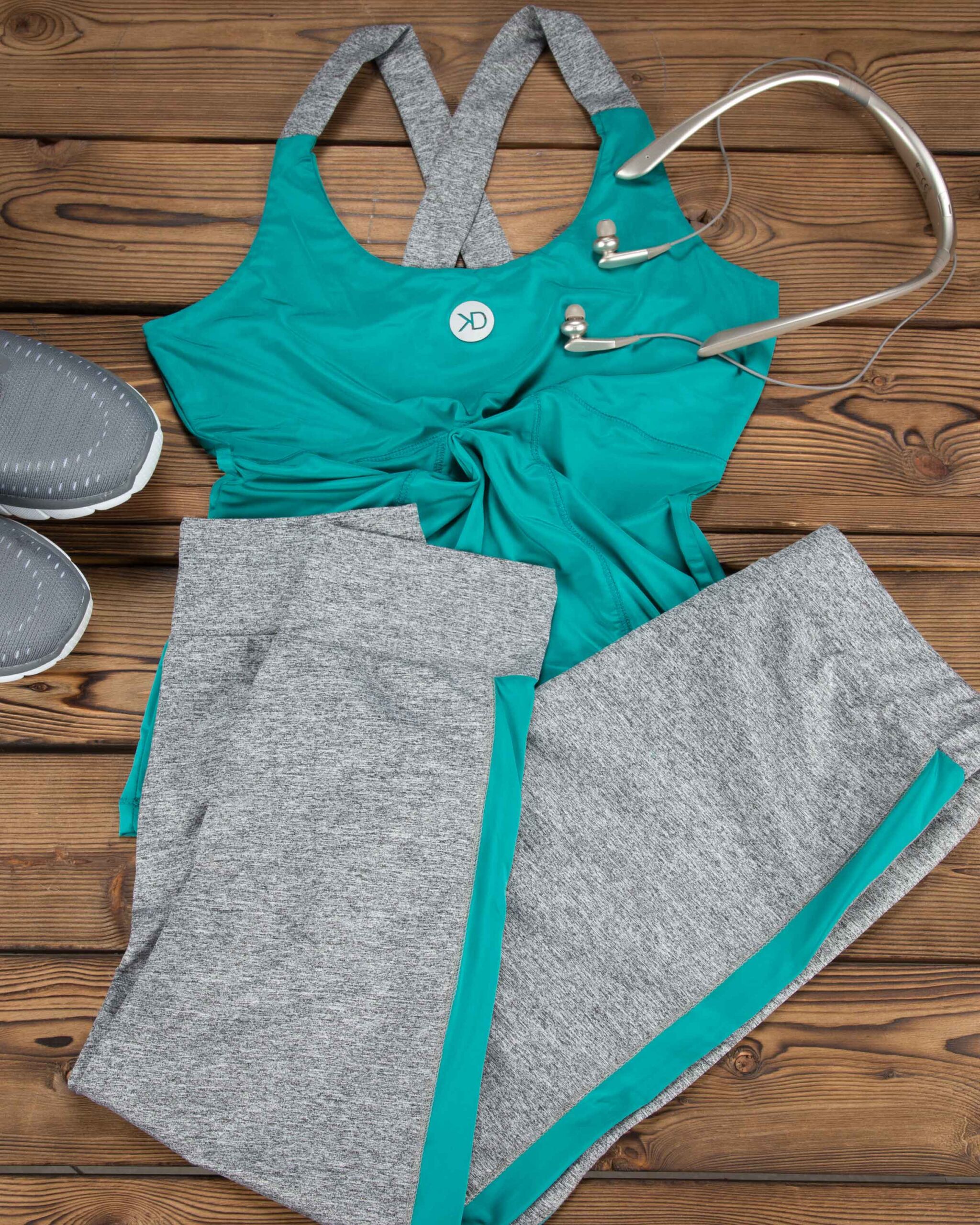 تاپ و شلوارک ورزشی زنانه - سبزآبی - محیطی - خرید اینترنتی لباس - فروشگاه اینترنتی لباس سارابارا