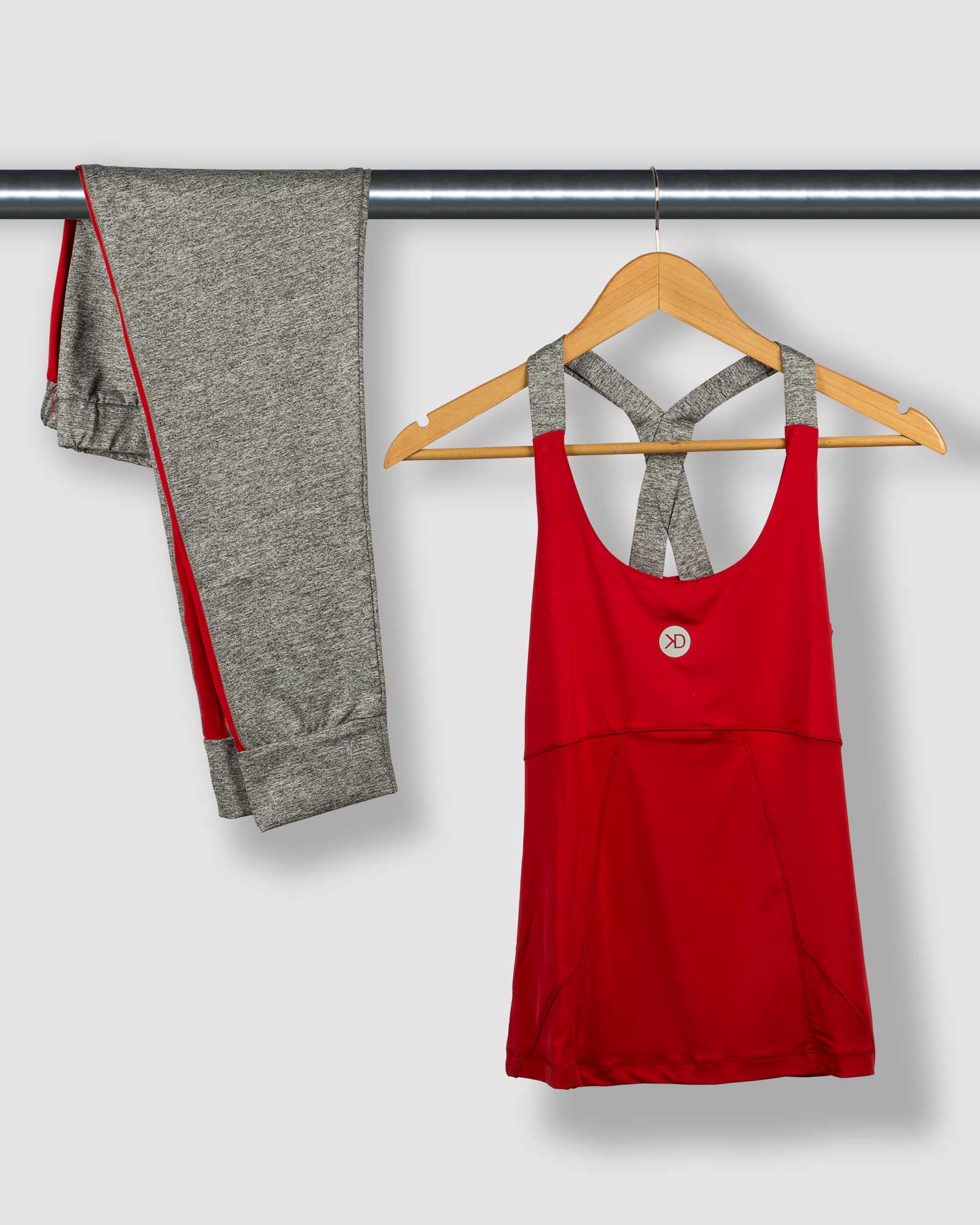 تاپ و شلوارک ورزشی زنانه - قرمز - ست تاپ شلوارک