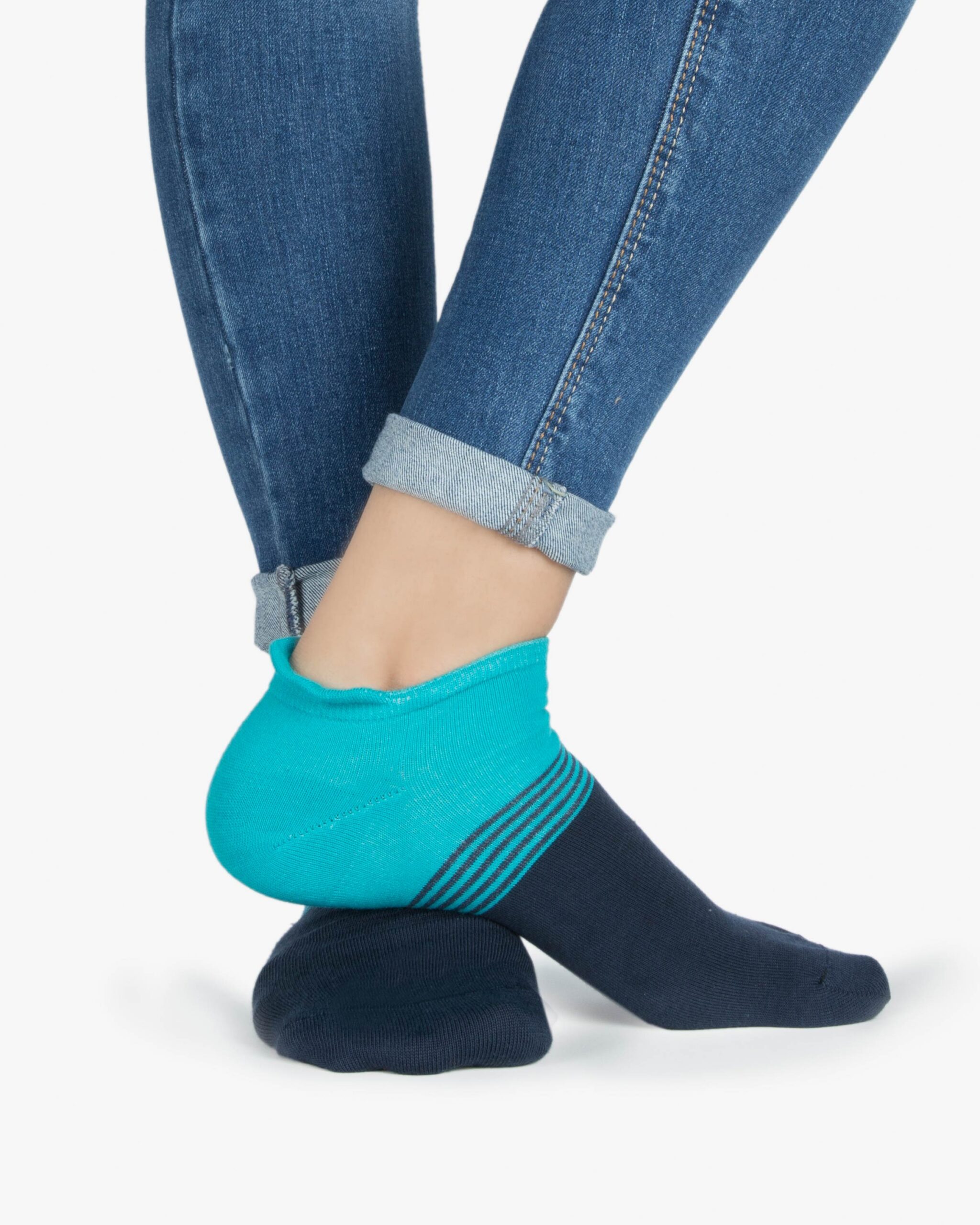 جوراب نخی دو رنگ راه راه - آبی فیروزه‌ای- روبه‌رو۲