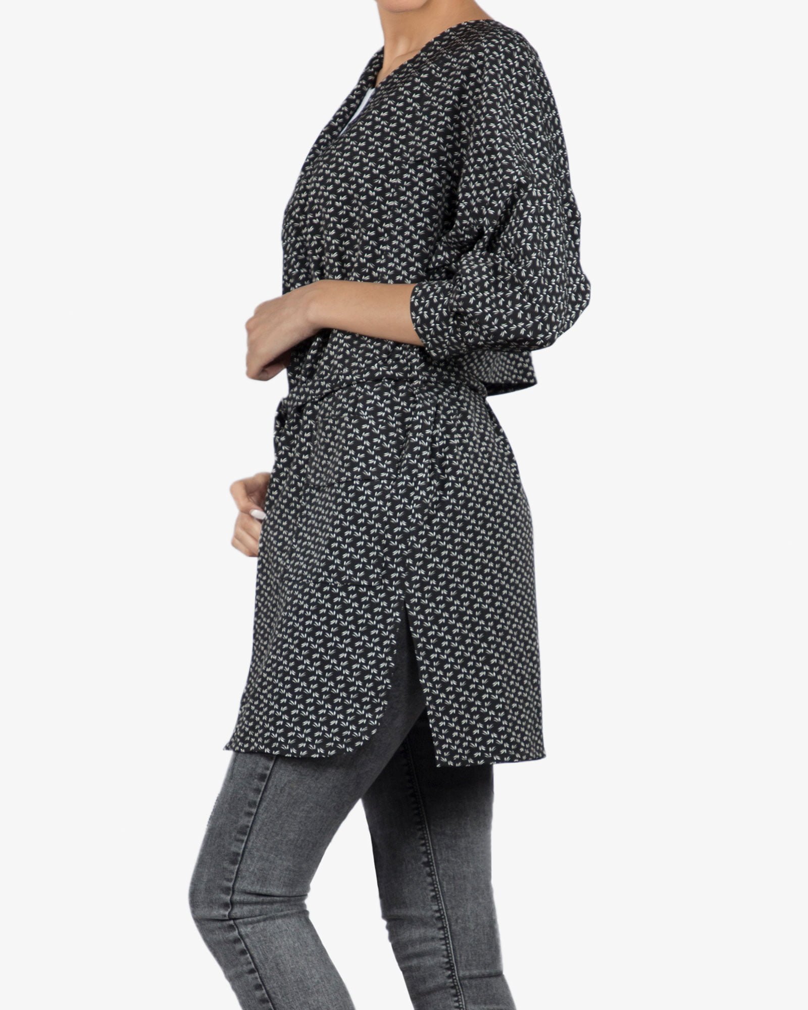 مانتو کرپ کوتاه طرح دار زنانه جلو باز - مشکی - بغل