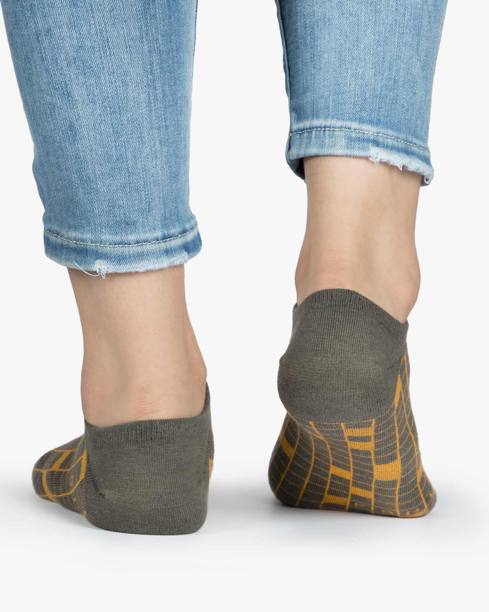 جوراب ساق کوتاه زنانه طرح شطرنجی - زیتونی سیر - ساق کوتاه - پشت