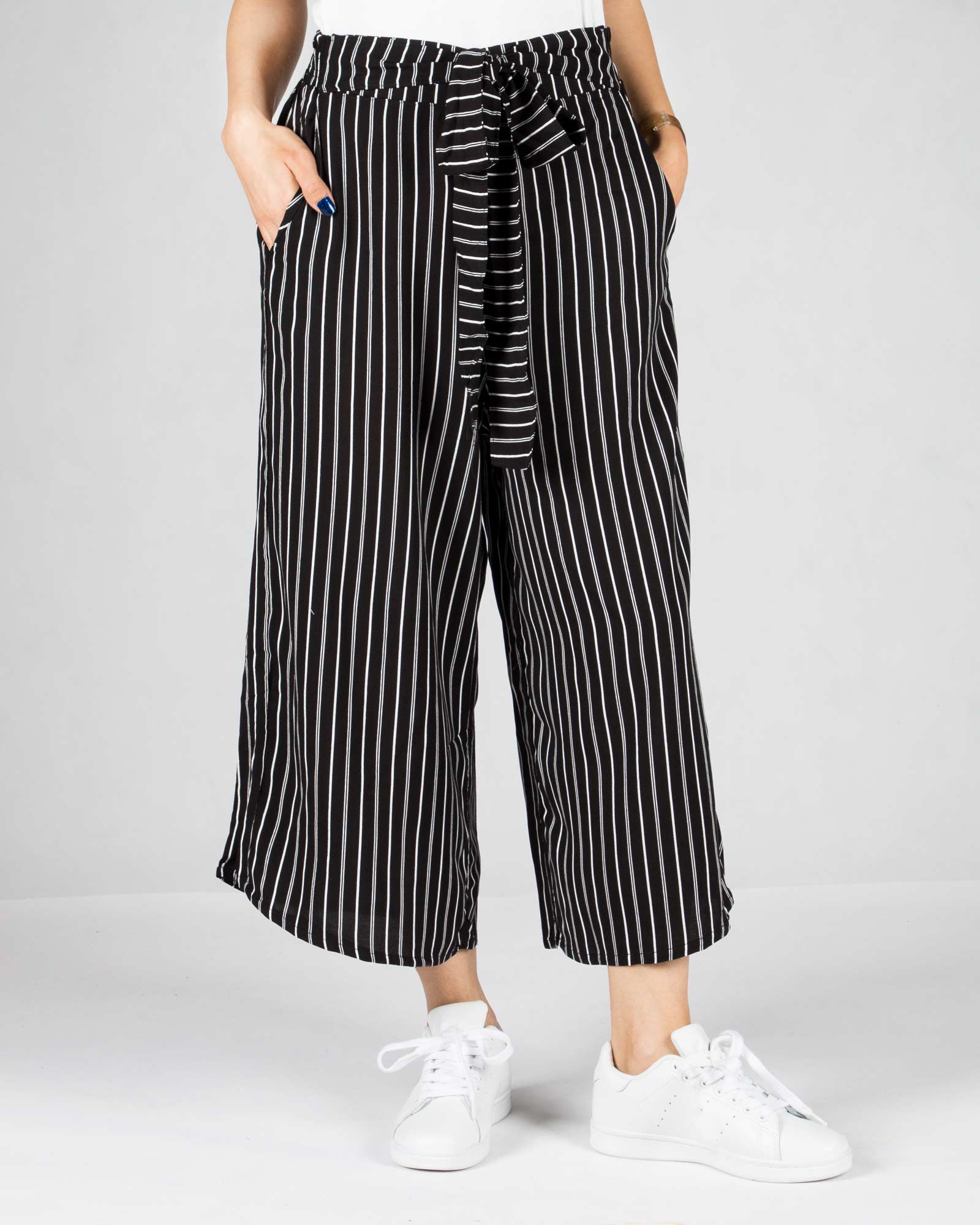 شلوار کوتاه راه راه مشکی زنانه - مشکی - رو به رو شلوار