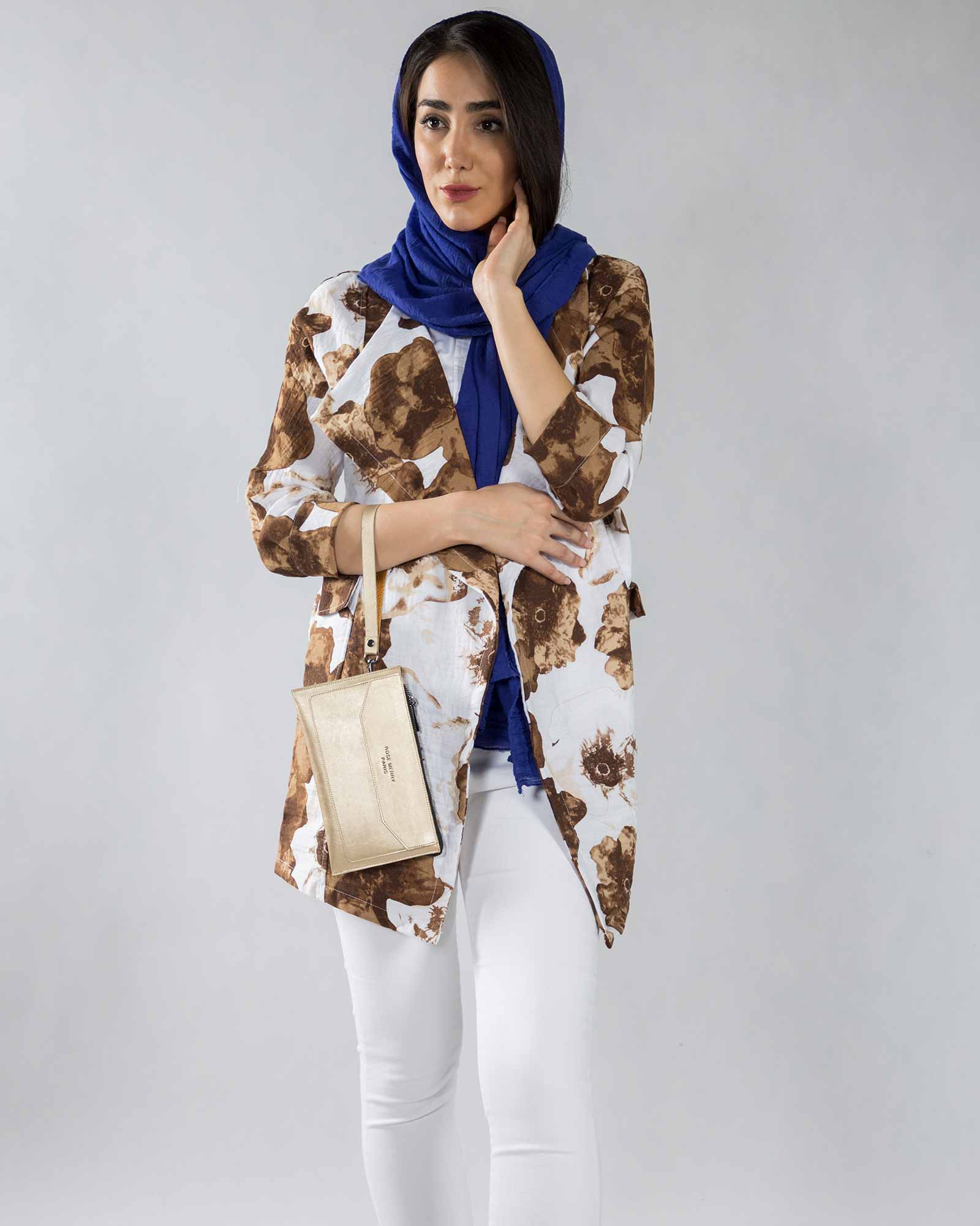 مانتو گلدار کوتاه زنانه جلو باز - قهوه ای تیره - محیطی زنانه