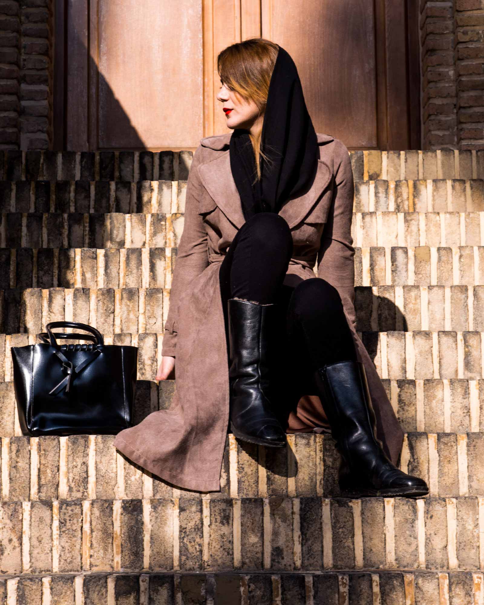 مانتو پاییزه بلند چاک دار یقه انگلیسی جلو باز - قهوه ای روشن - زنانه