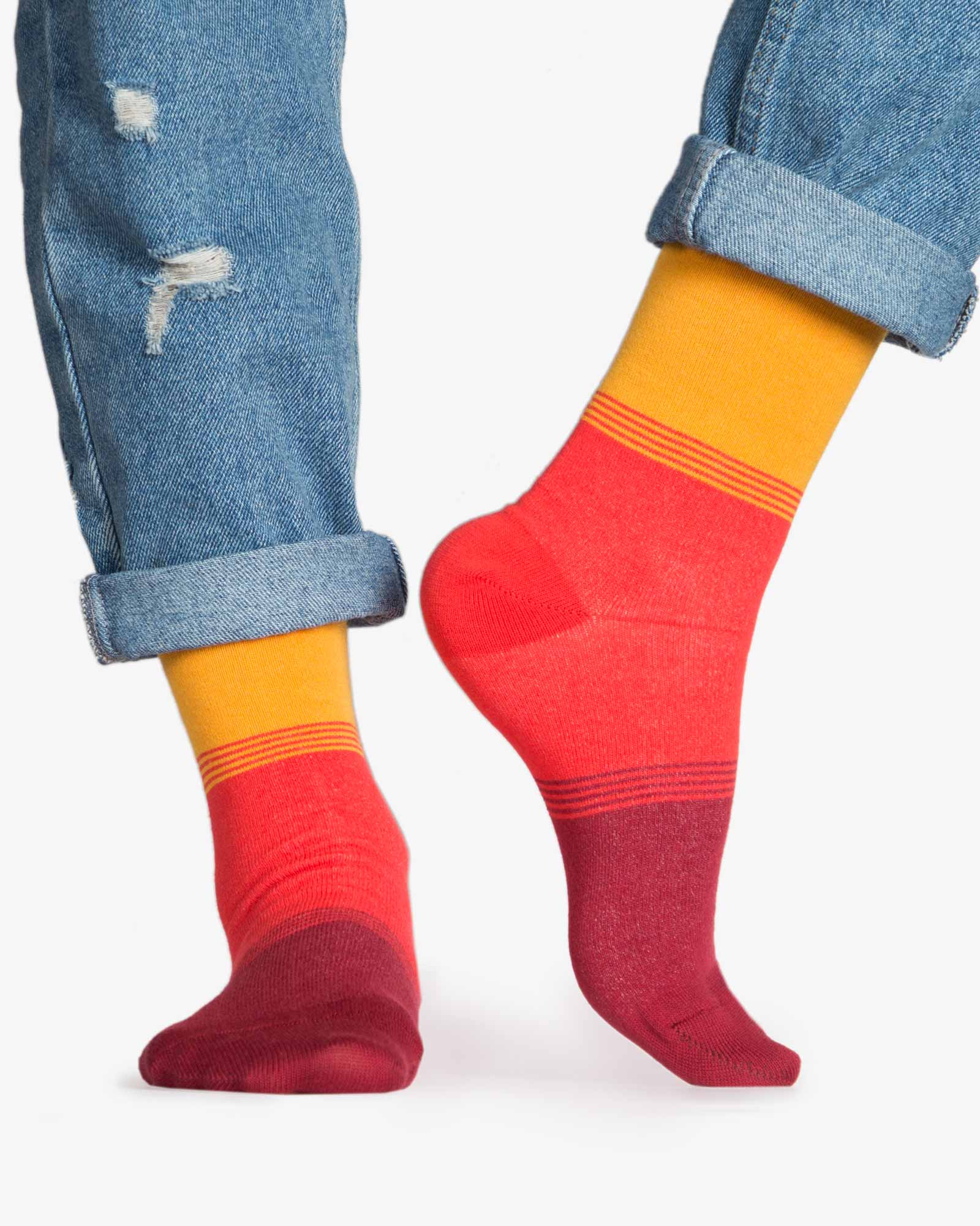 جوراب اسپرت رنگی طرح دار کشی - نارنجی - رو به رو