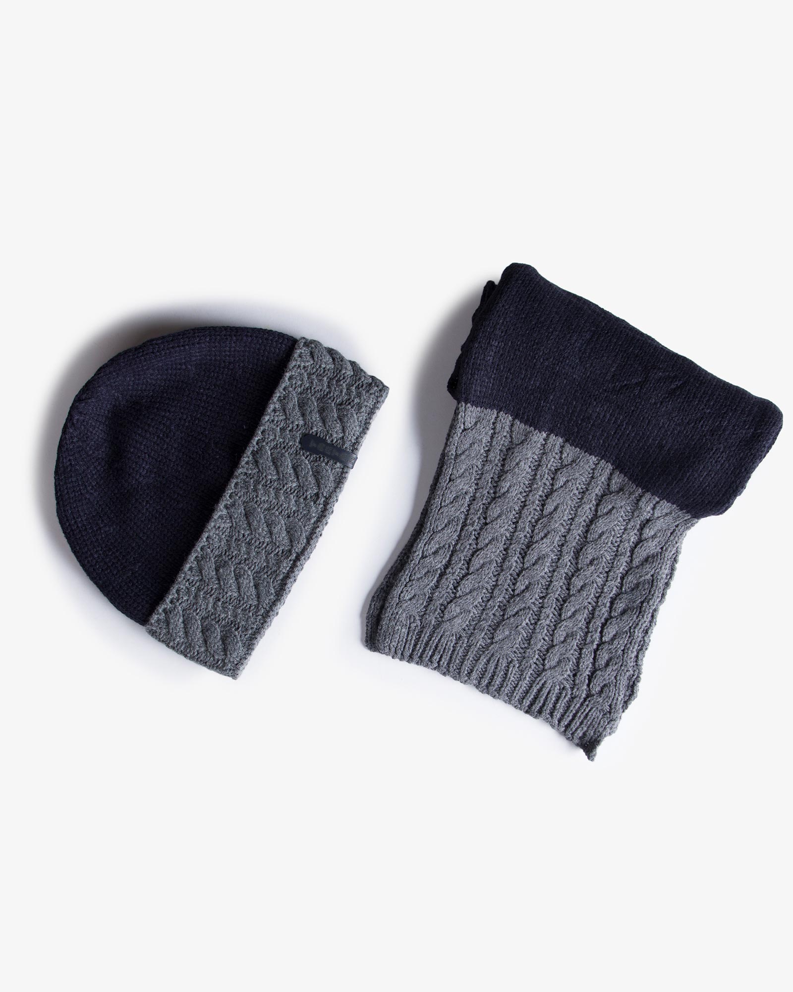 شال و کلاه بافتنی دو رنگ - سرمه ای تیره - محصول