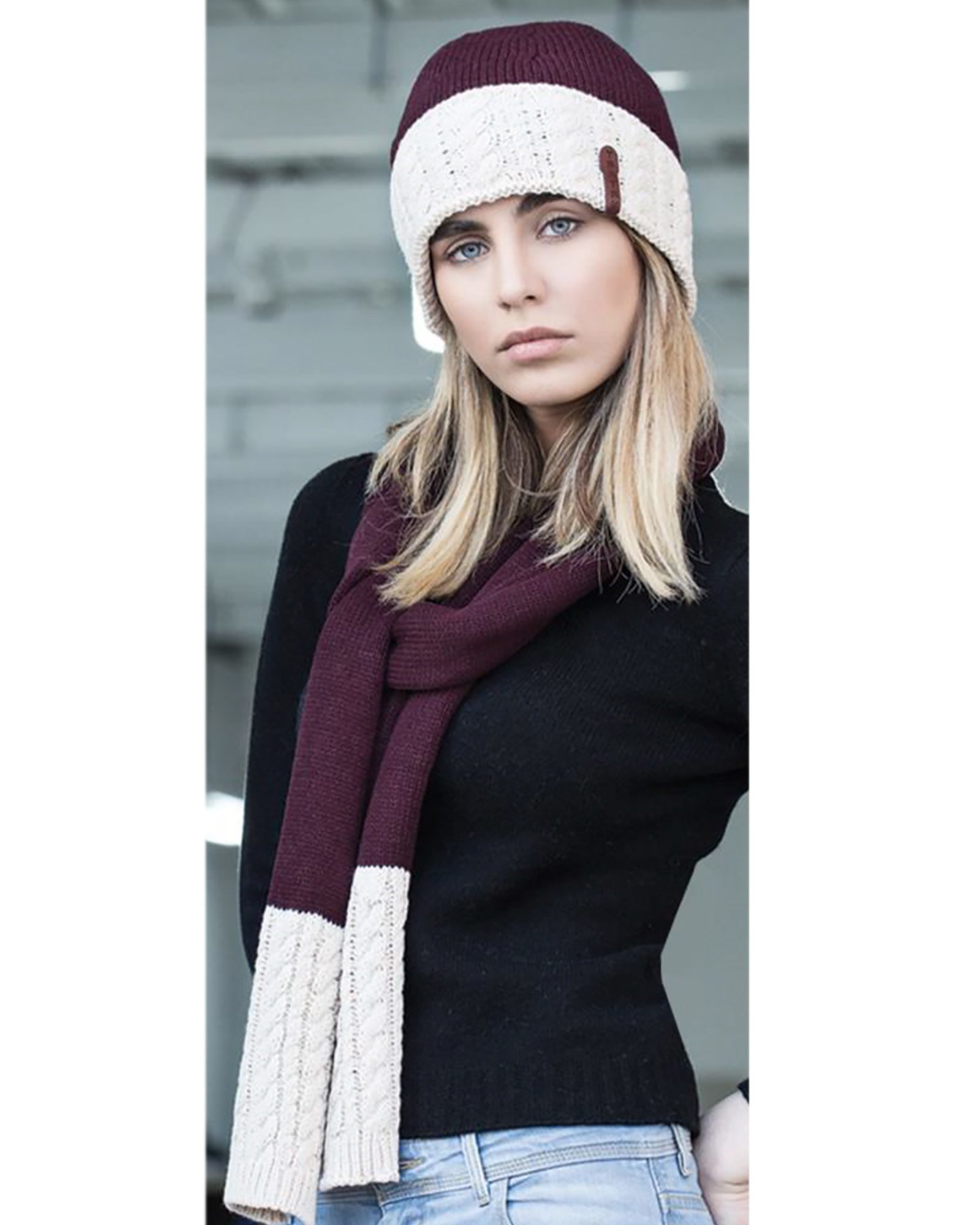 شال و کلاه بافتنی دو رنگ - عنابی - محیطی زنانه