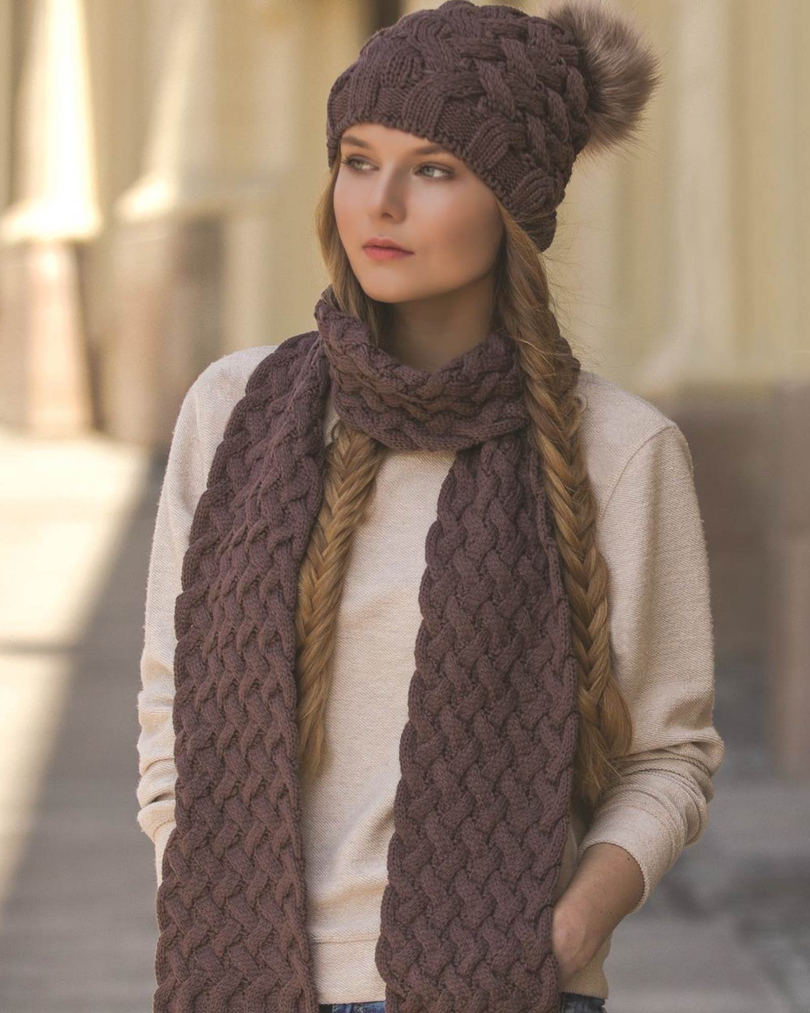 شال گردن و کلاه بافت طرح حصیری - کالباسی تیره - محیطی زنانه