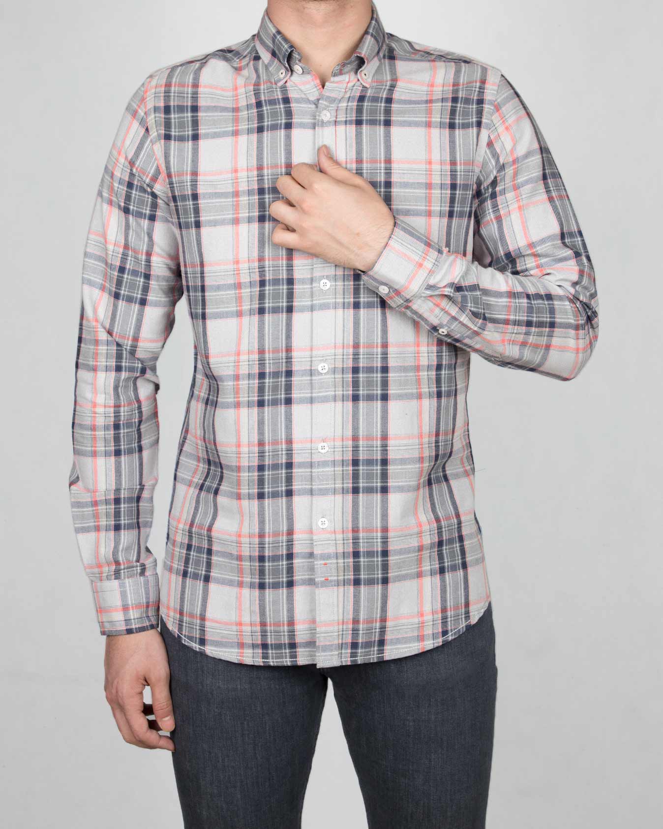 پیراهن-چارخونه-مردانه-طوسی-کمرنگ-روبه-رو