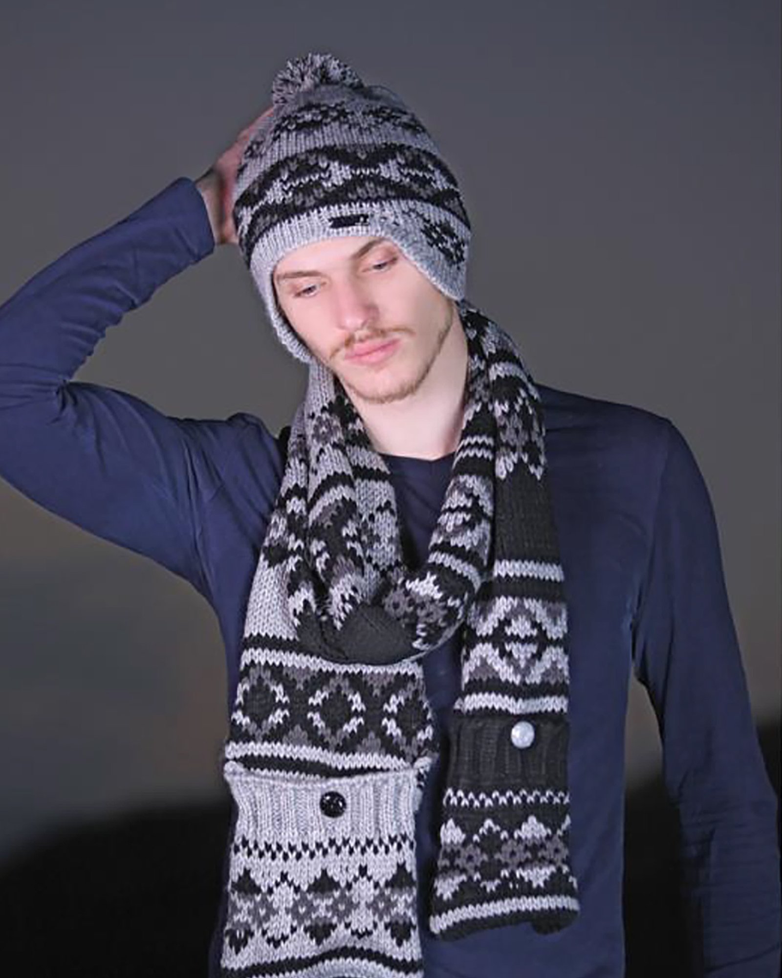 کلاه شال گردن جیب دار طرح دار - سرمه ای تیره - محیطی مردانه