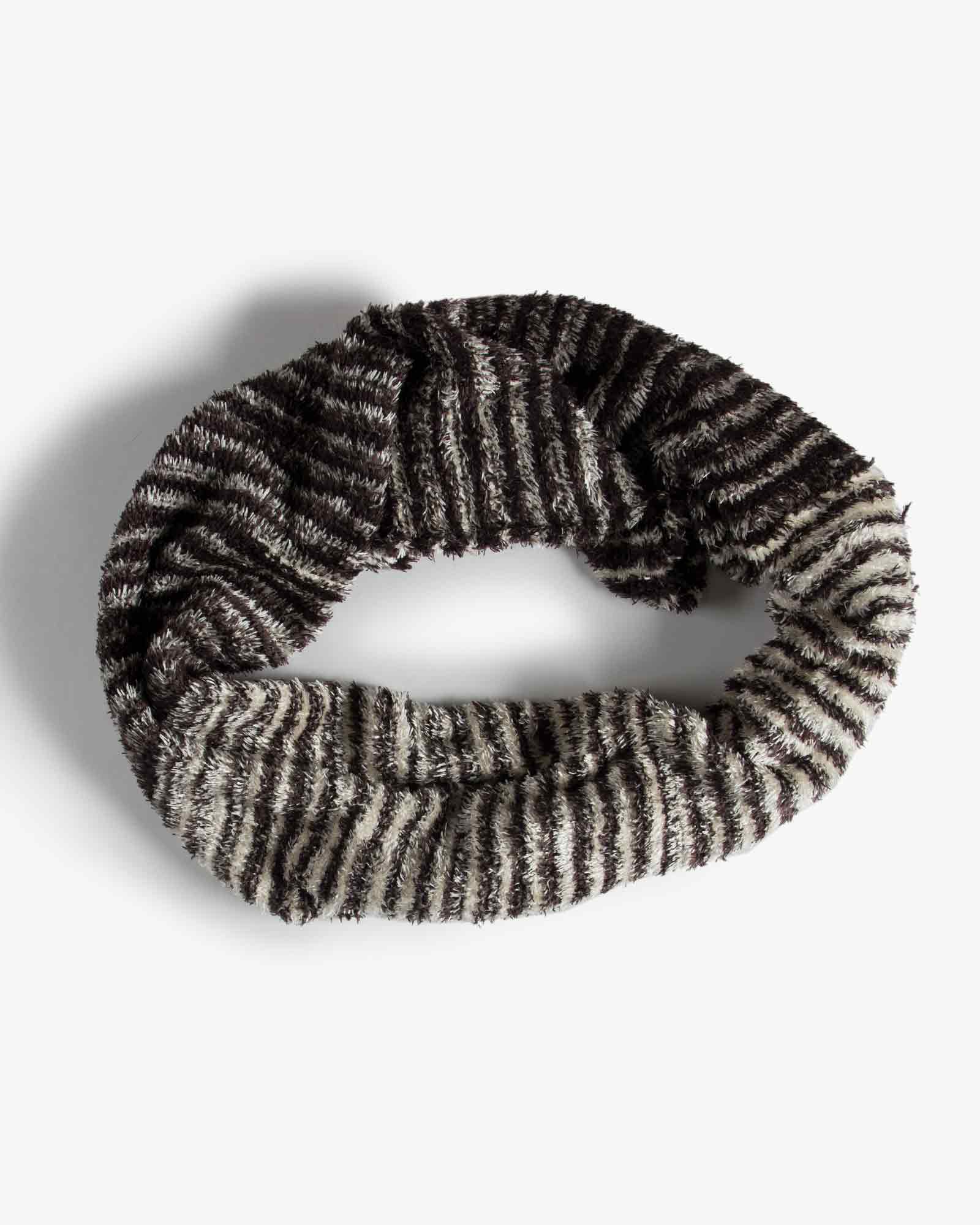 شال رینگی پشمی راه راه - قهوه ای تیره - رو به رو