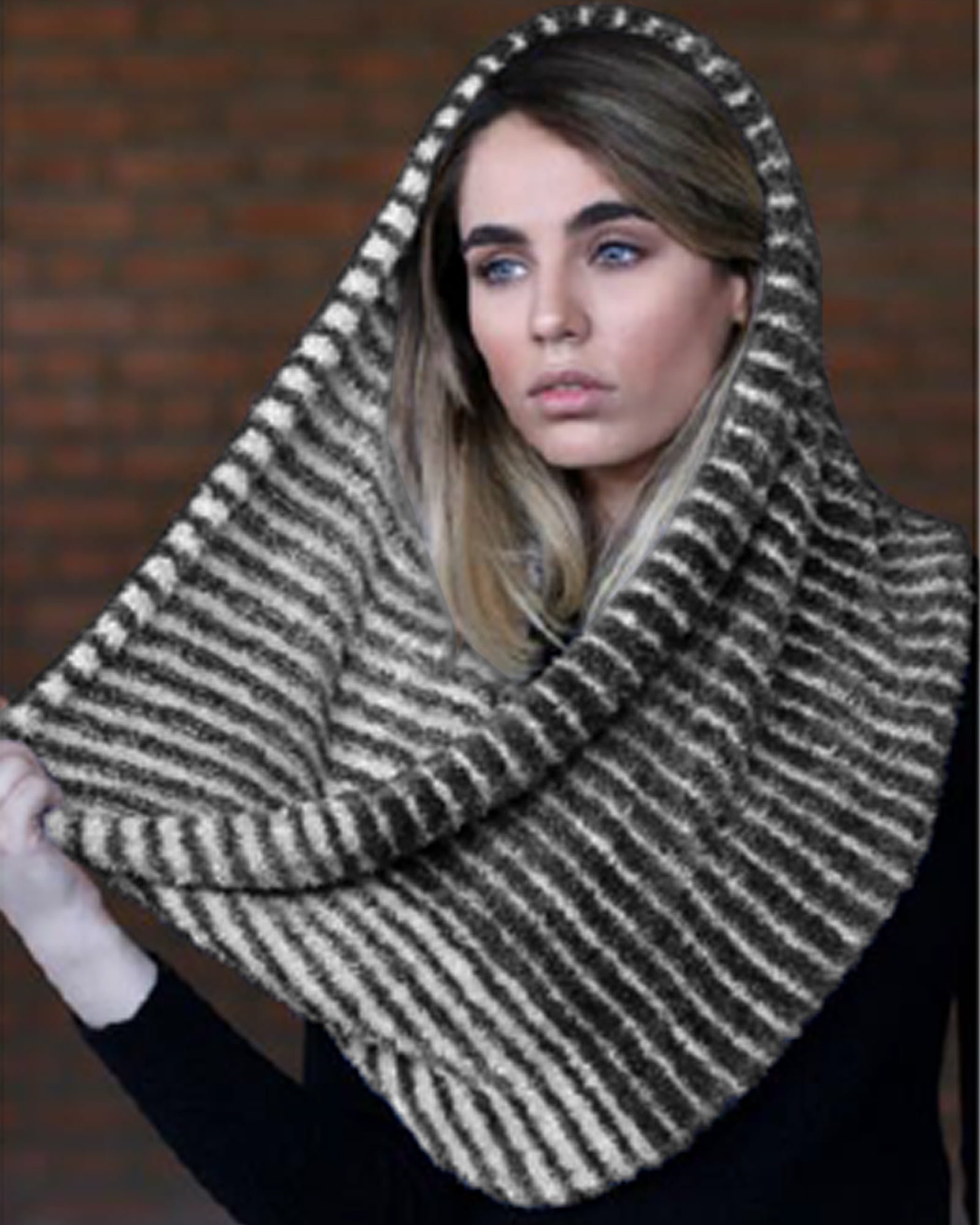 شال رینگی پشمی راه راه - قهوه ای تیره - محیطی زنانه