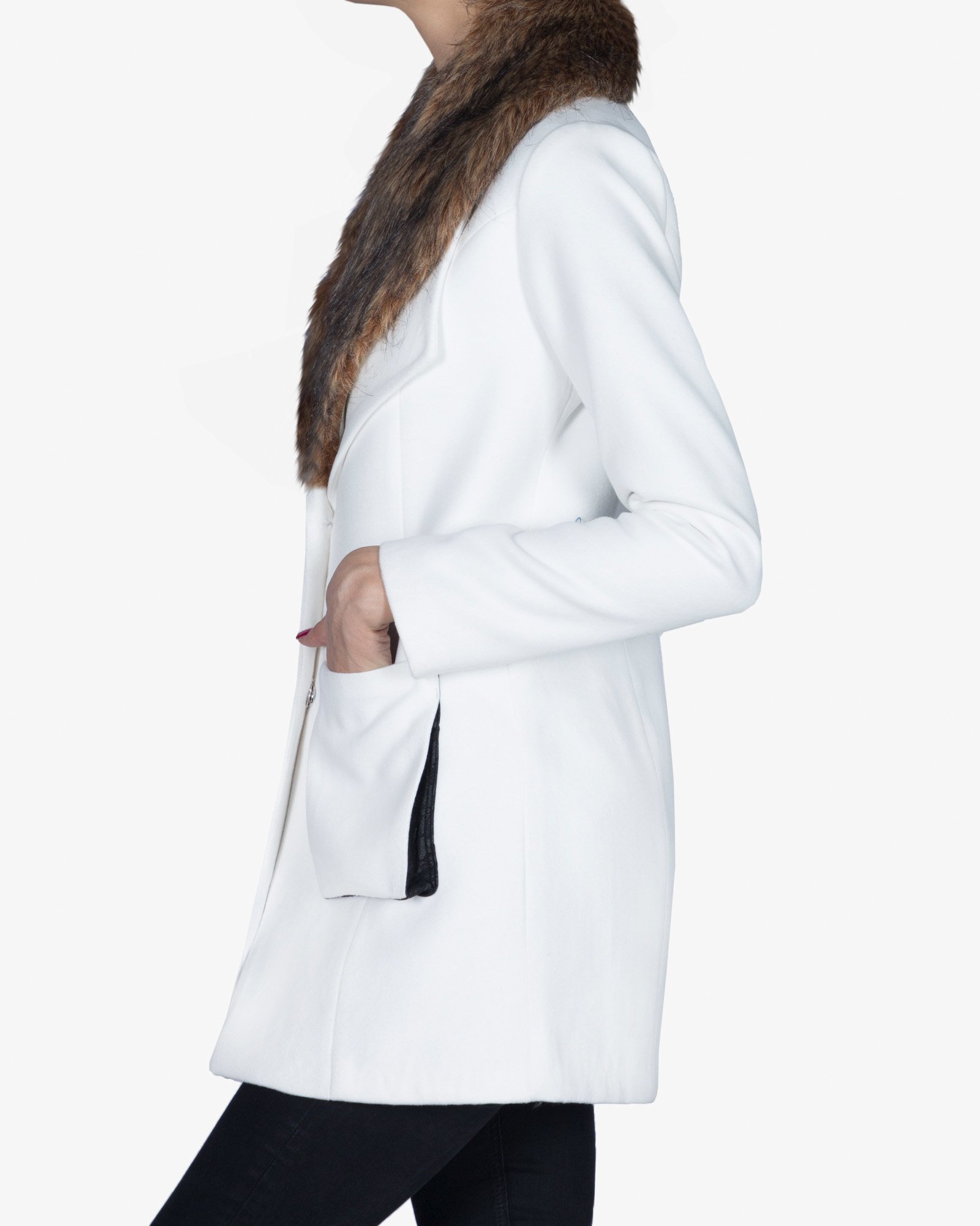 پالتو زنانه کوتاه فوتر یقه آمریکایی خزدار - سفید - بغل