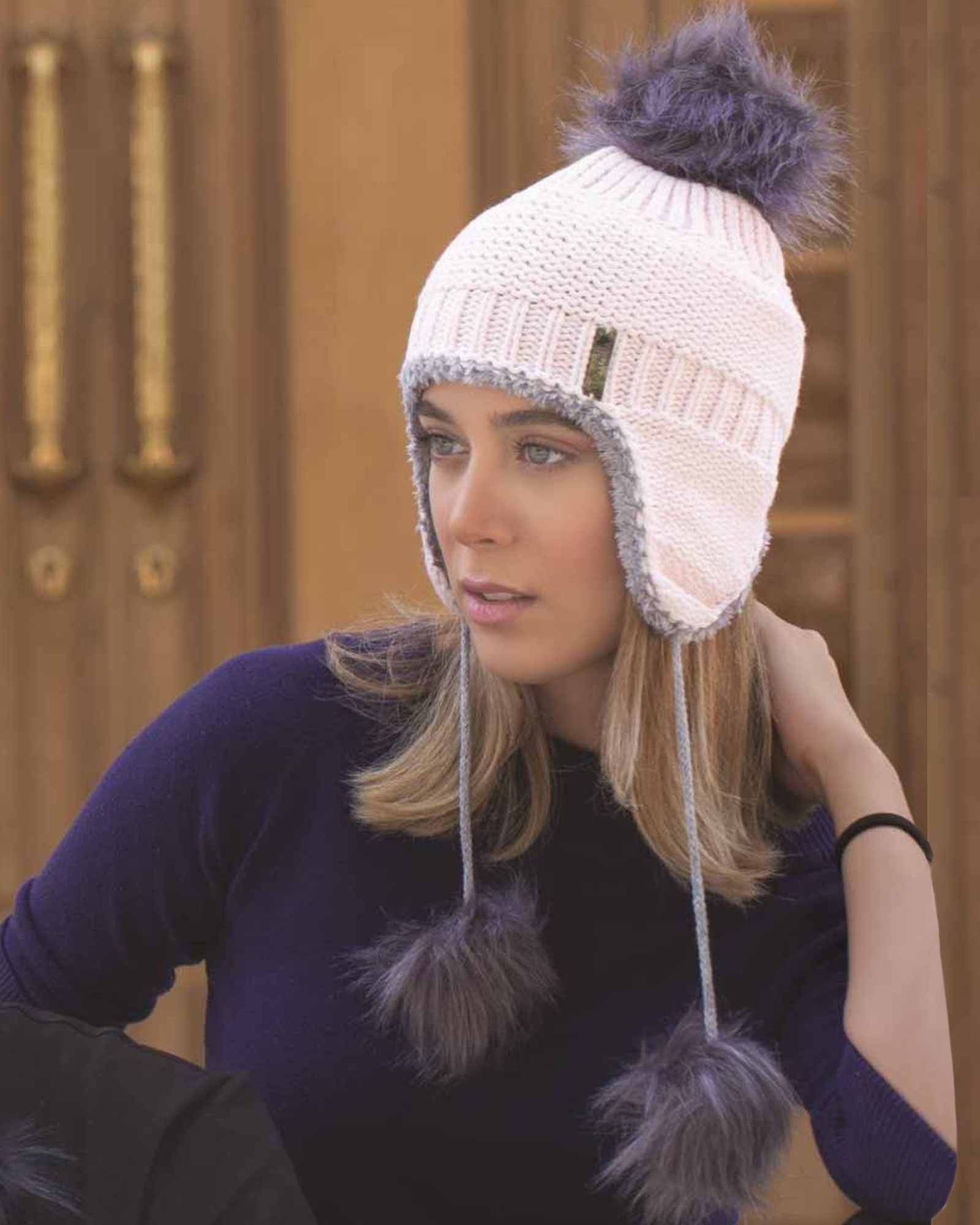 کلاه بافت گوش دار منگوله دار - صورتی- محیطی زنانه