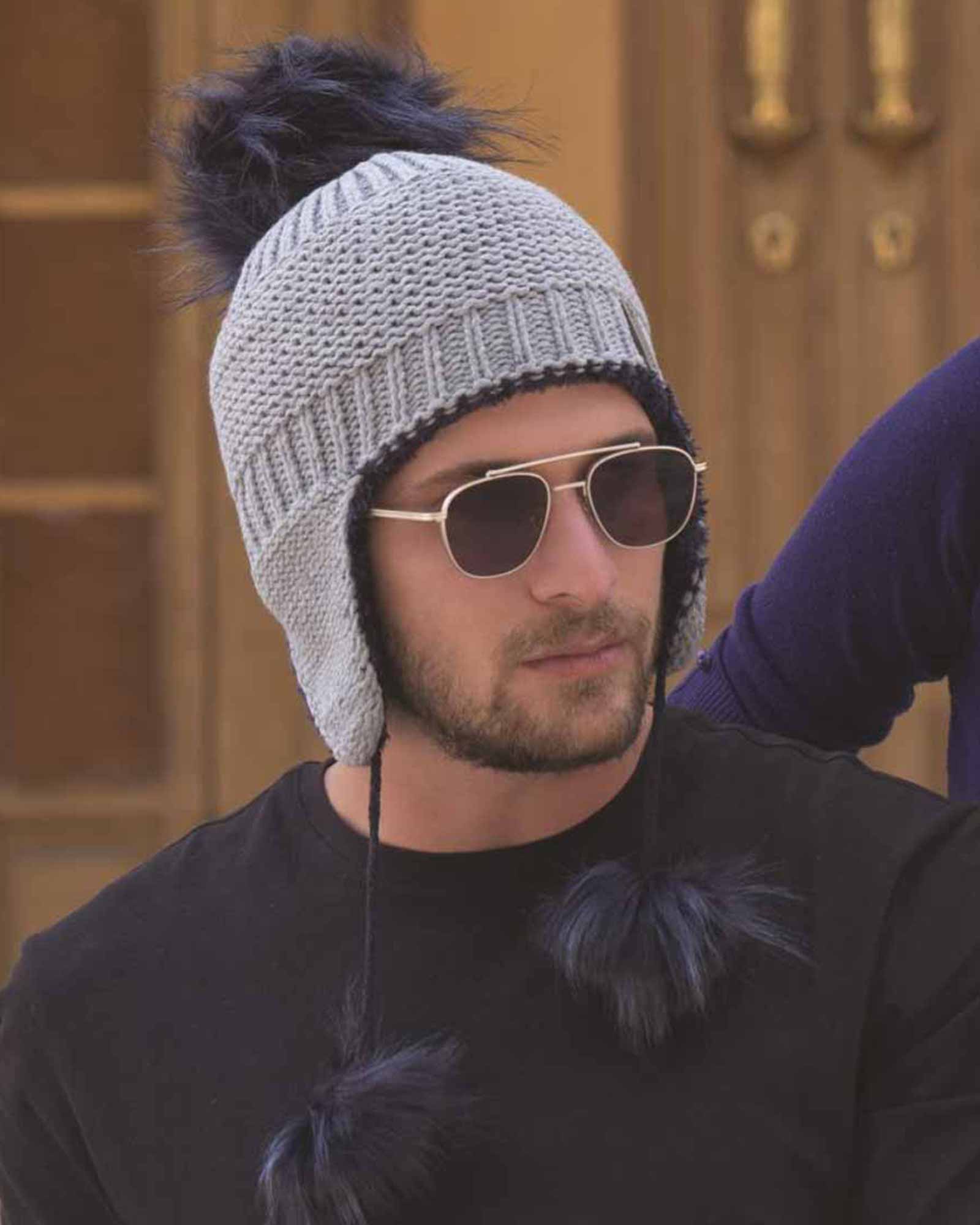 کلاه بافت گوش دار منگوله دار - طوسی کمرنگ- محیطی مردانه