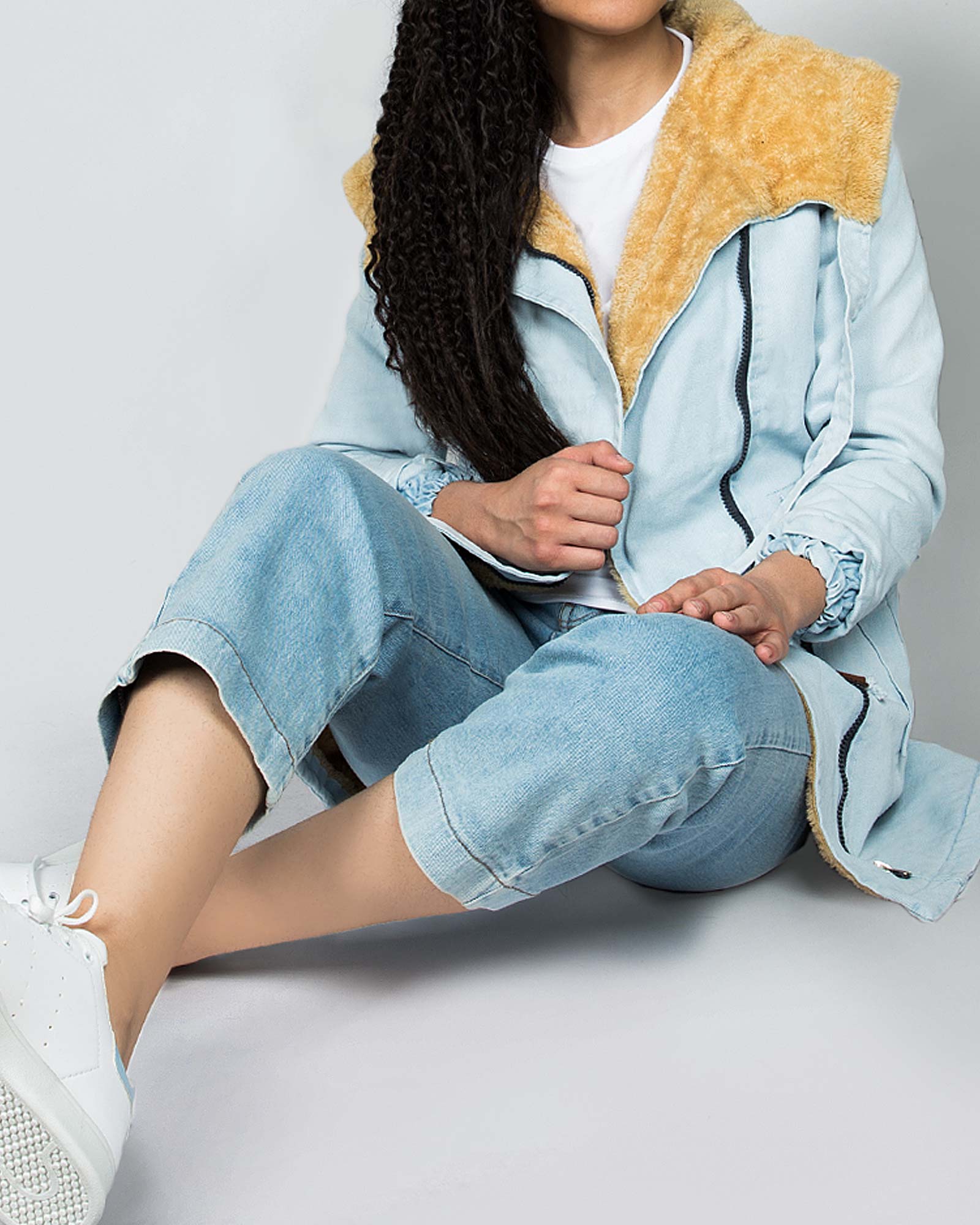 کاپشن جین زنانه کوتاه کلاه دار - آبی یخی - محیطی زنانه