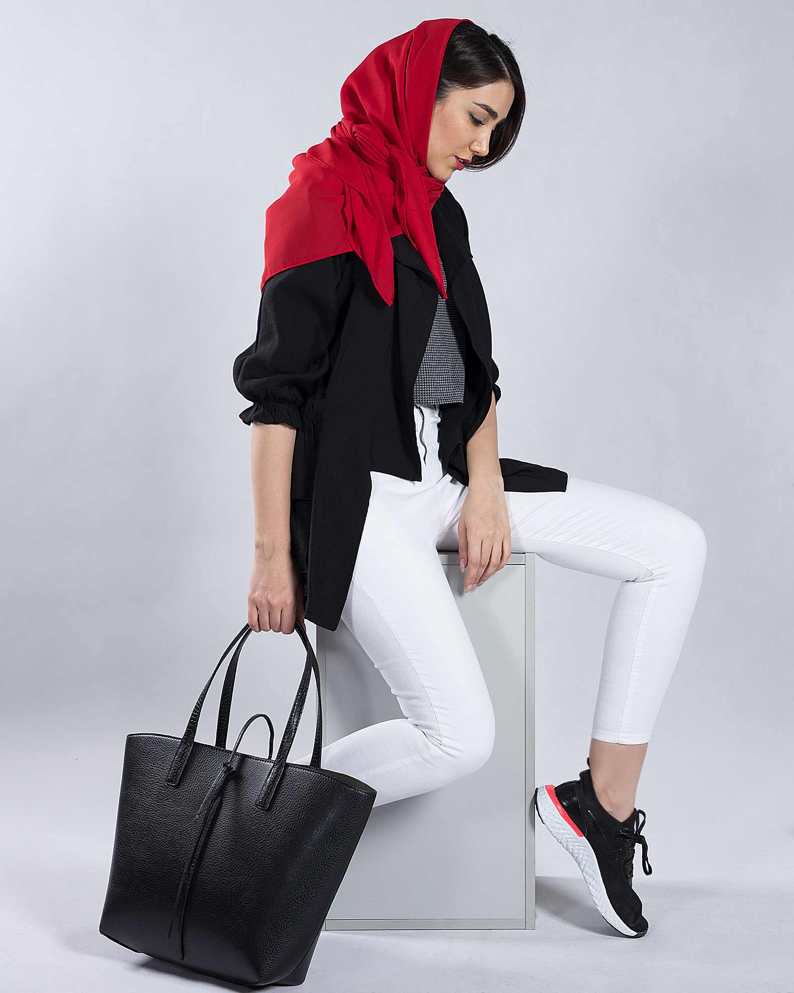 مانتو کوتاه ساده اسپرت دخترانه - مشکی - محیطی زنانه