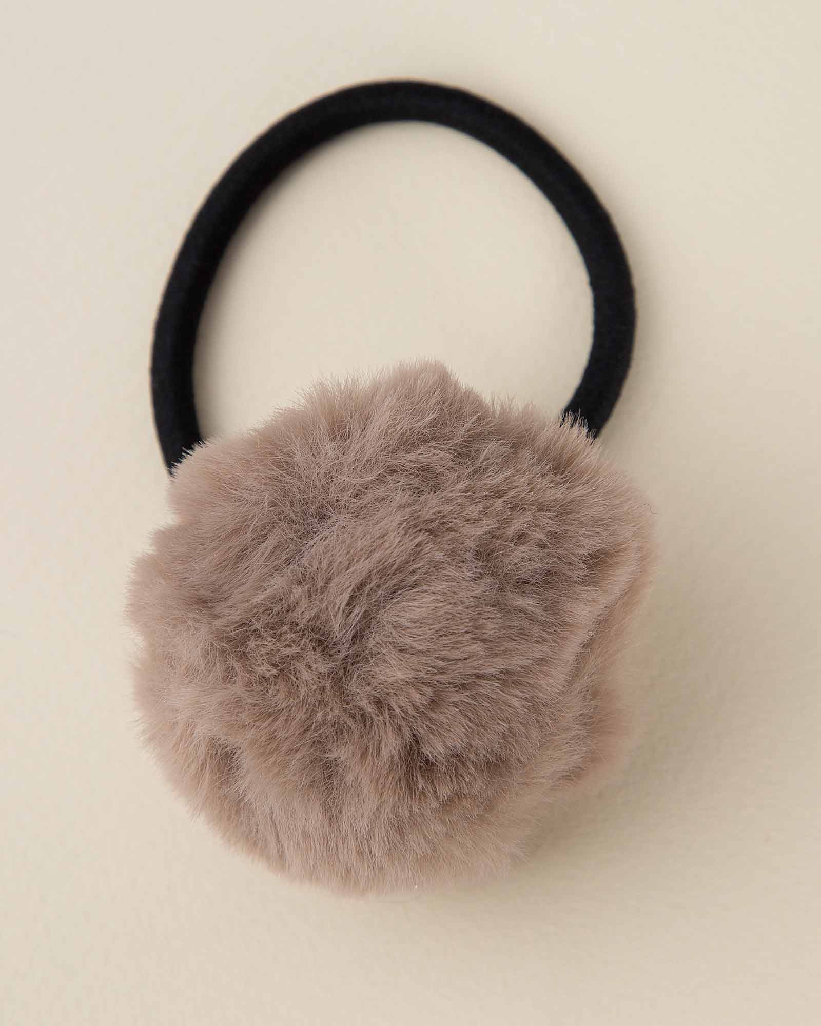 کش مو مدل پوم پوم - خاکی - رو به رو