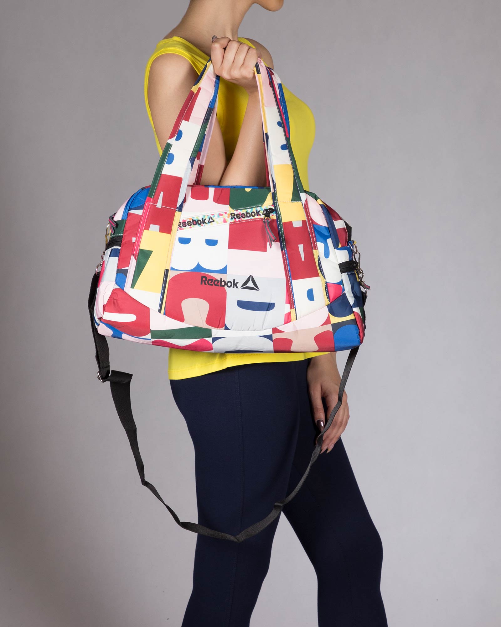 ساک ورزشی طرح حروف رنگی - قرمز - محیطی