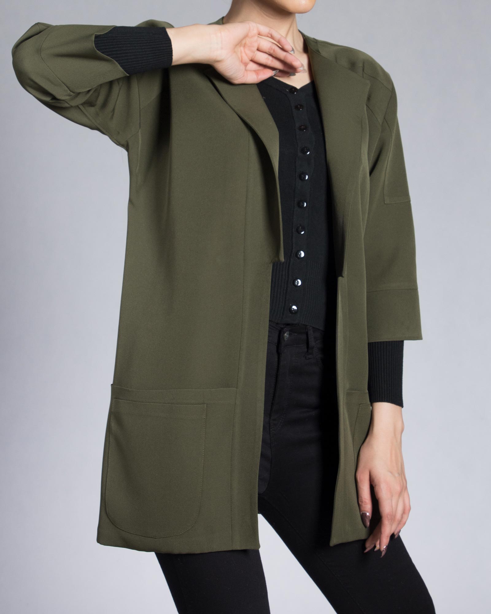 مانتو اسپرت کوتاه کرپ - زیتونی سیر - رو به رو