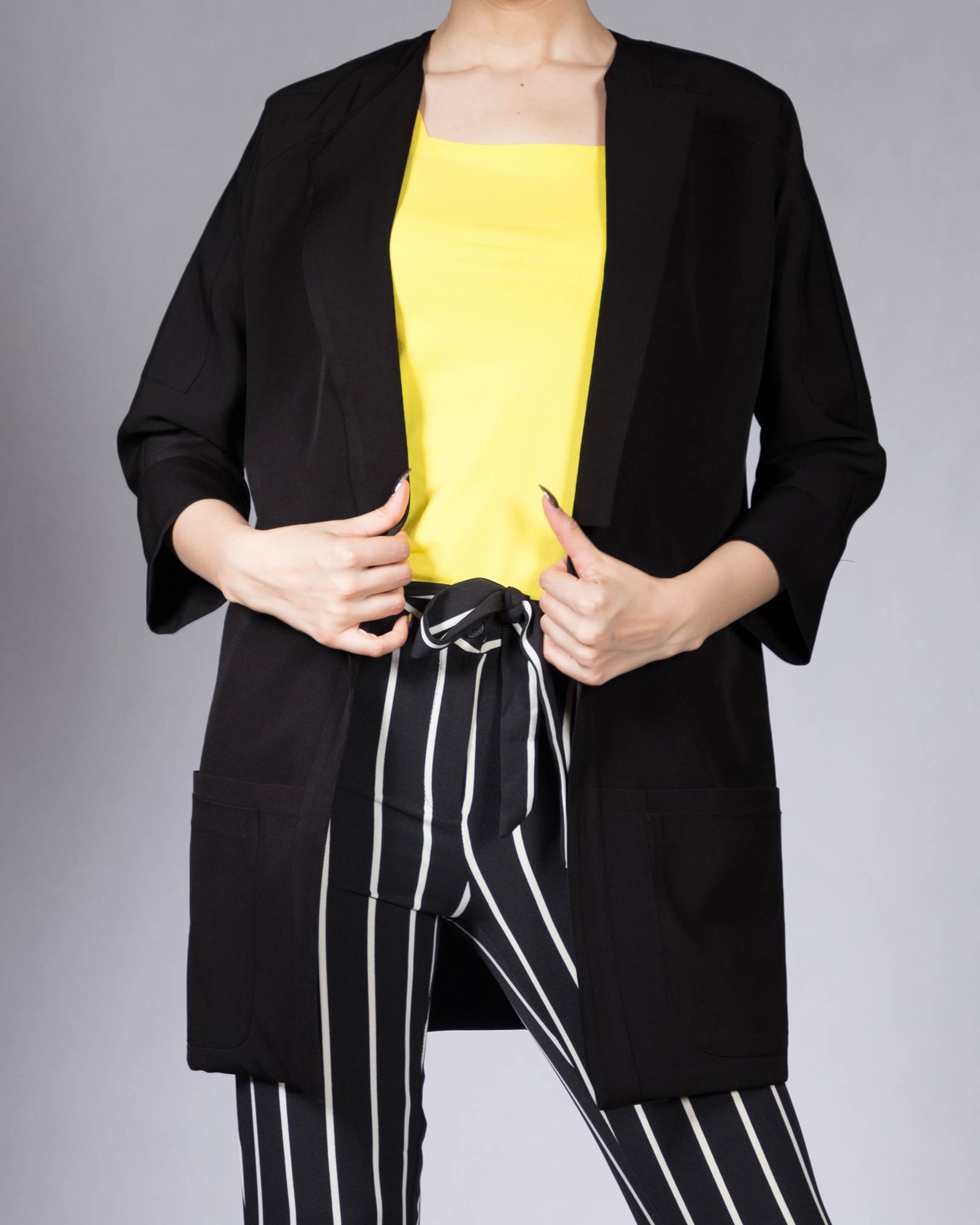 مانتو اسپرت کوتاه کرپ - مشکی - جلو باز