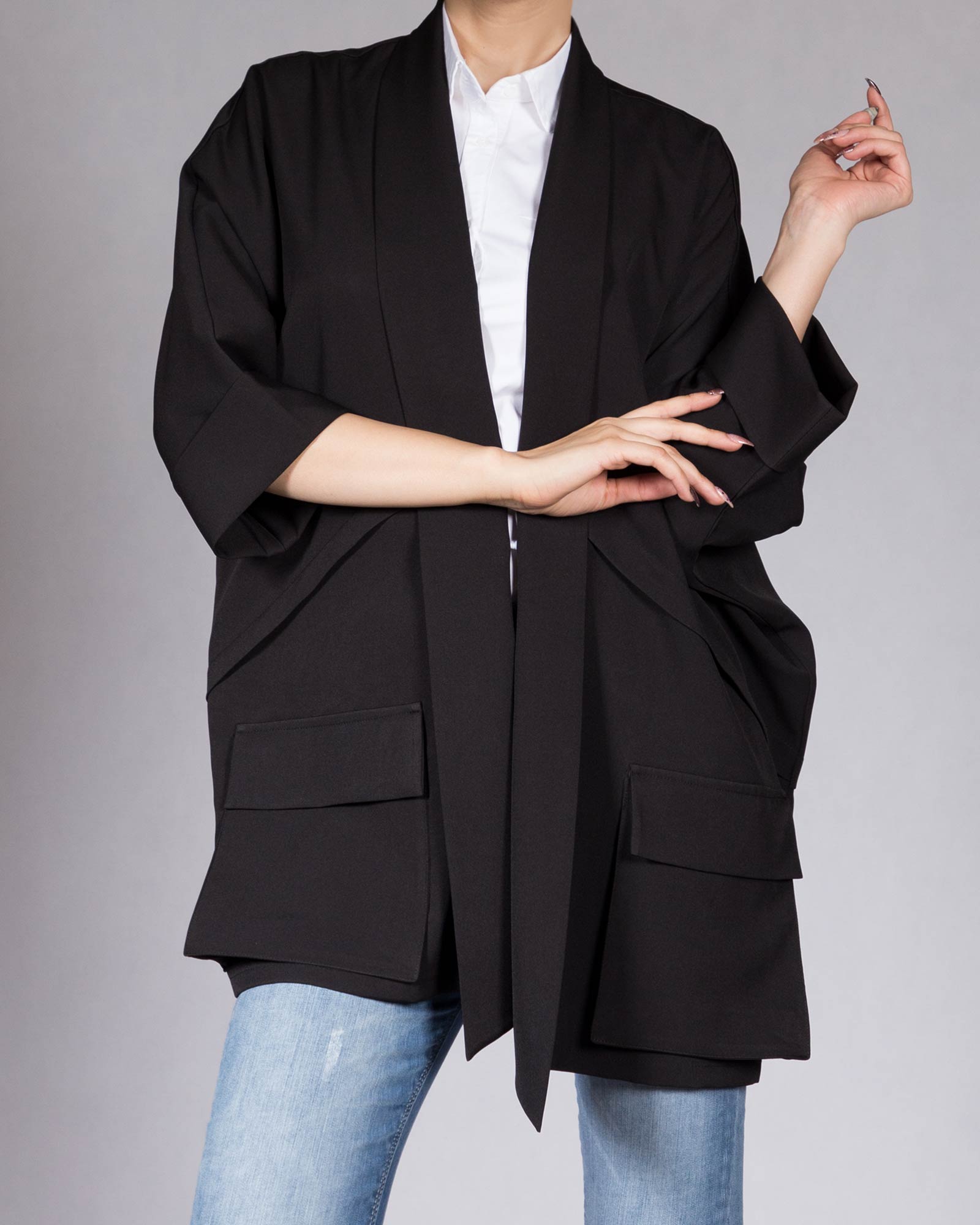 مانتو کوتاه اسپرت ساده - مشکی - رو به رو