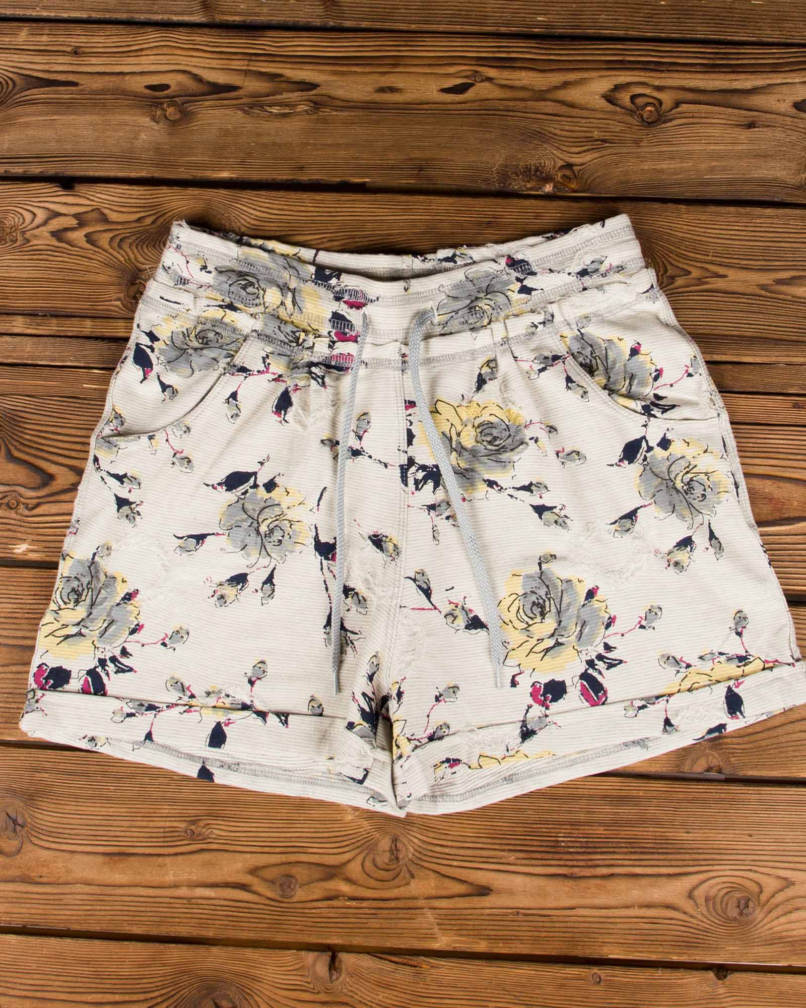 شلوارک کوتاه گلدار زنانه - کرمی با گل های زرد