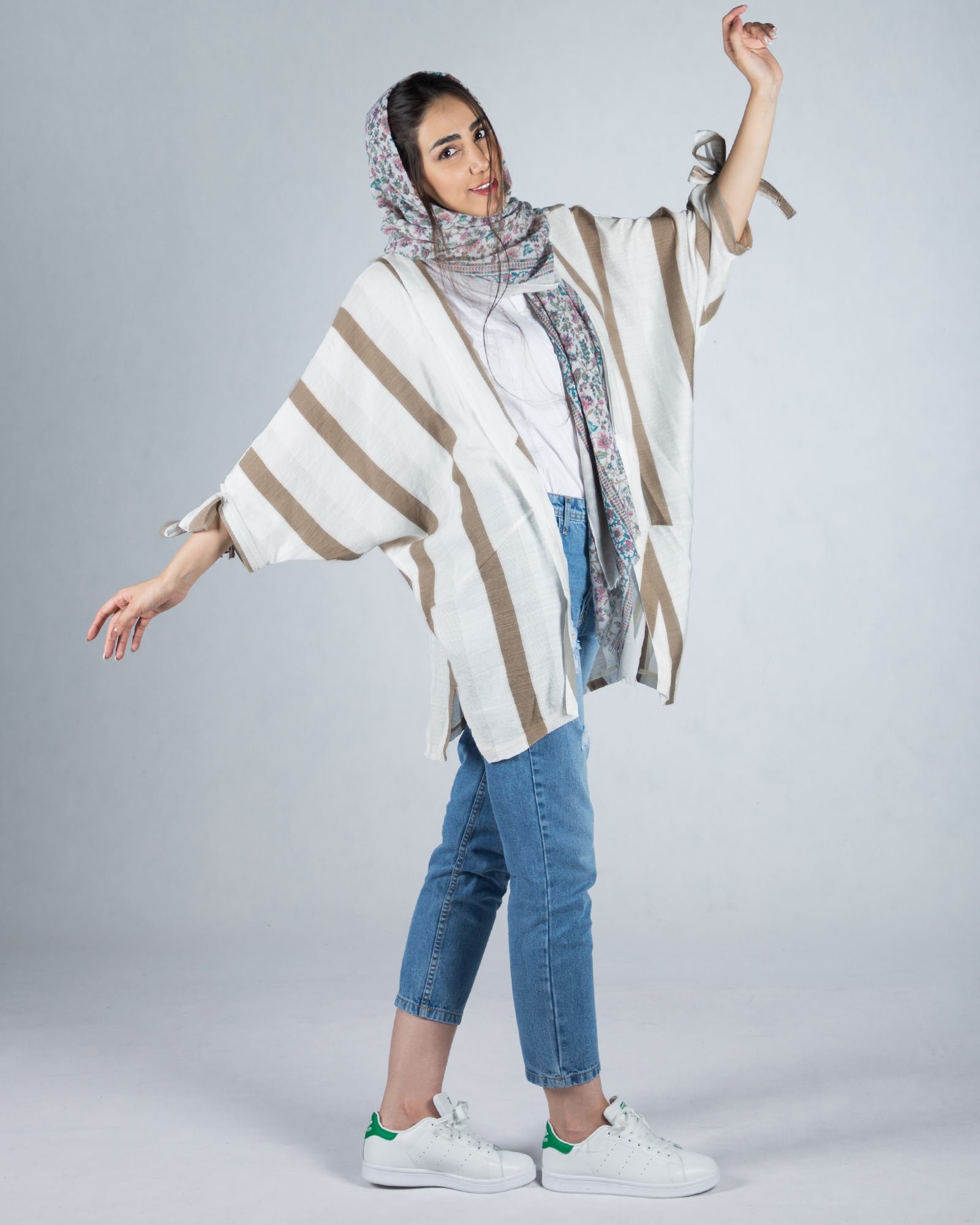 مانتو کوتاه راه راه زنانه - طوسی - مانتو جلو باز