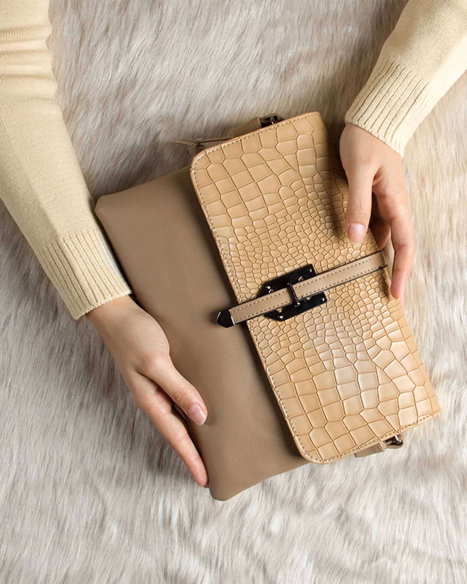 کیف دوشی چرم مصنوعی زنانه - خاکی - محیطی