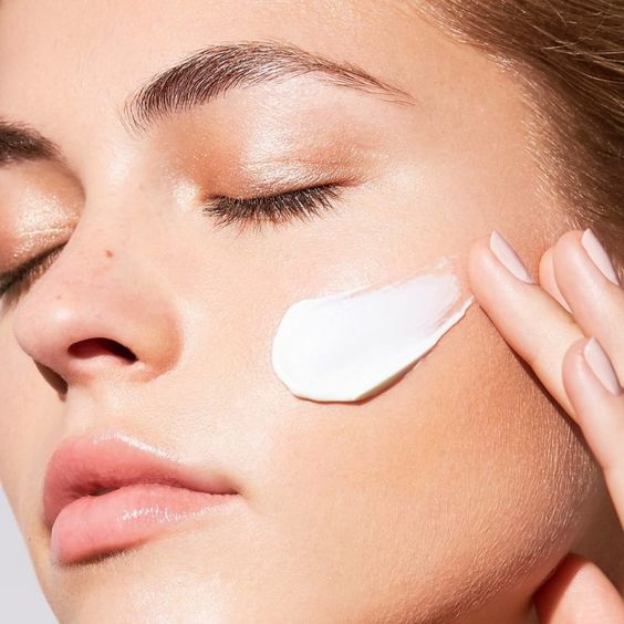 استفاده از کرم شستشوی صورت راهکارهای محافظت از پوست 