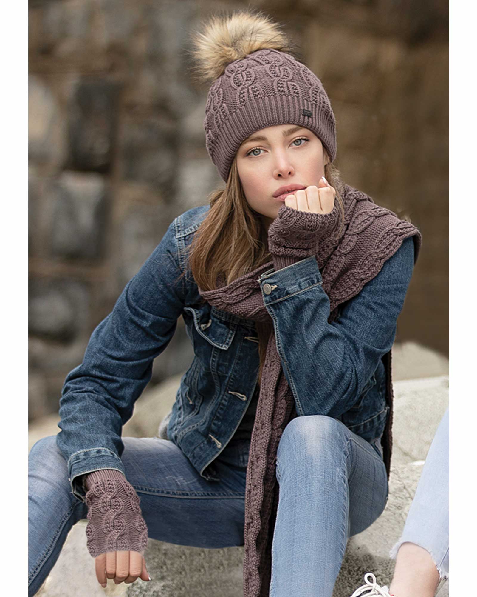 ست کلاه و شال گردن بافت و دستکش بدون انگشت - کالباسی تیره - زنانه