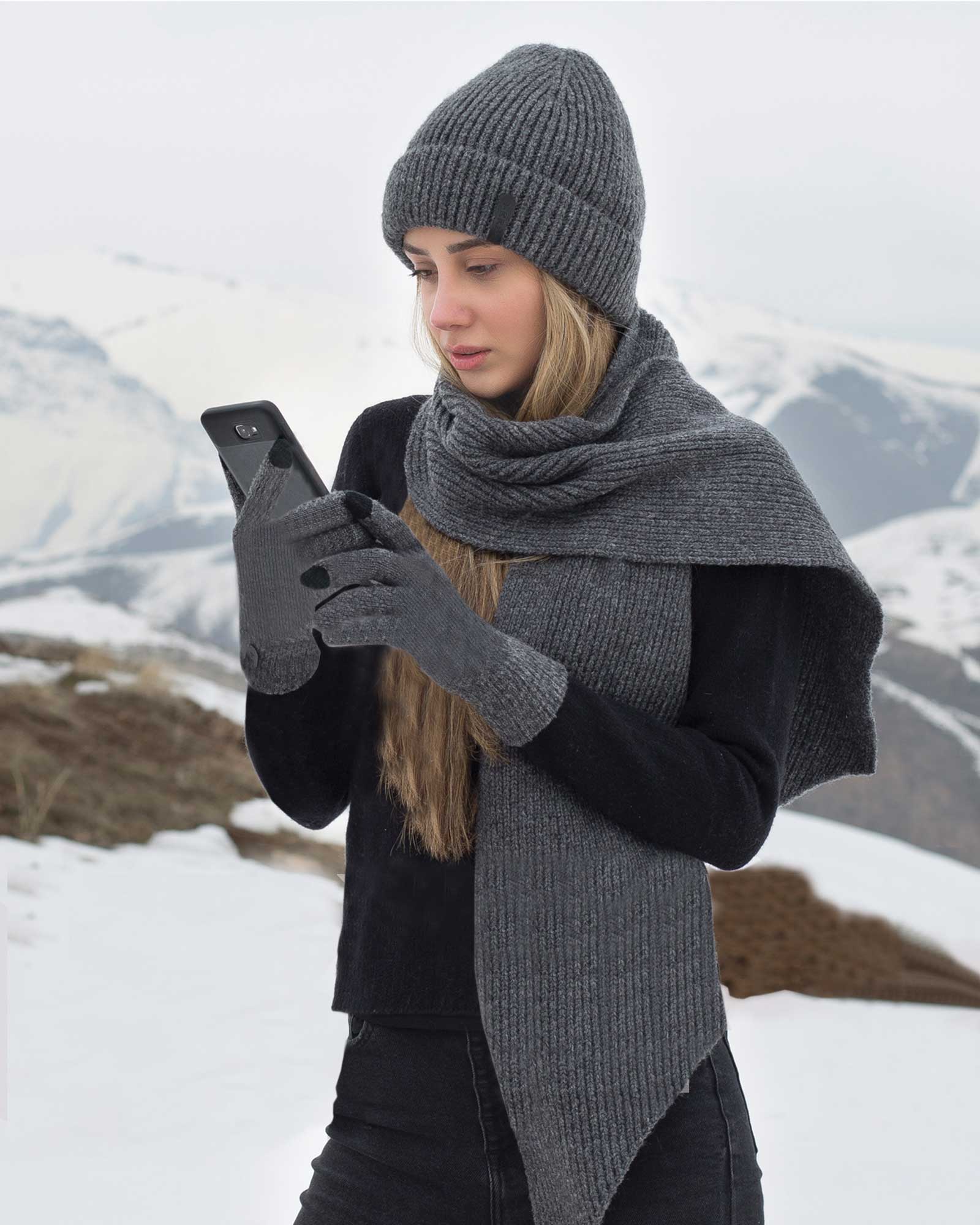ست کلاه و شال گردن و دستکش بافت ساده - خاکستری تیره - زنانه