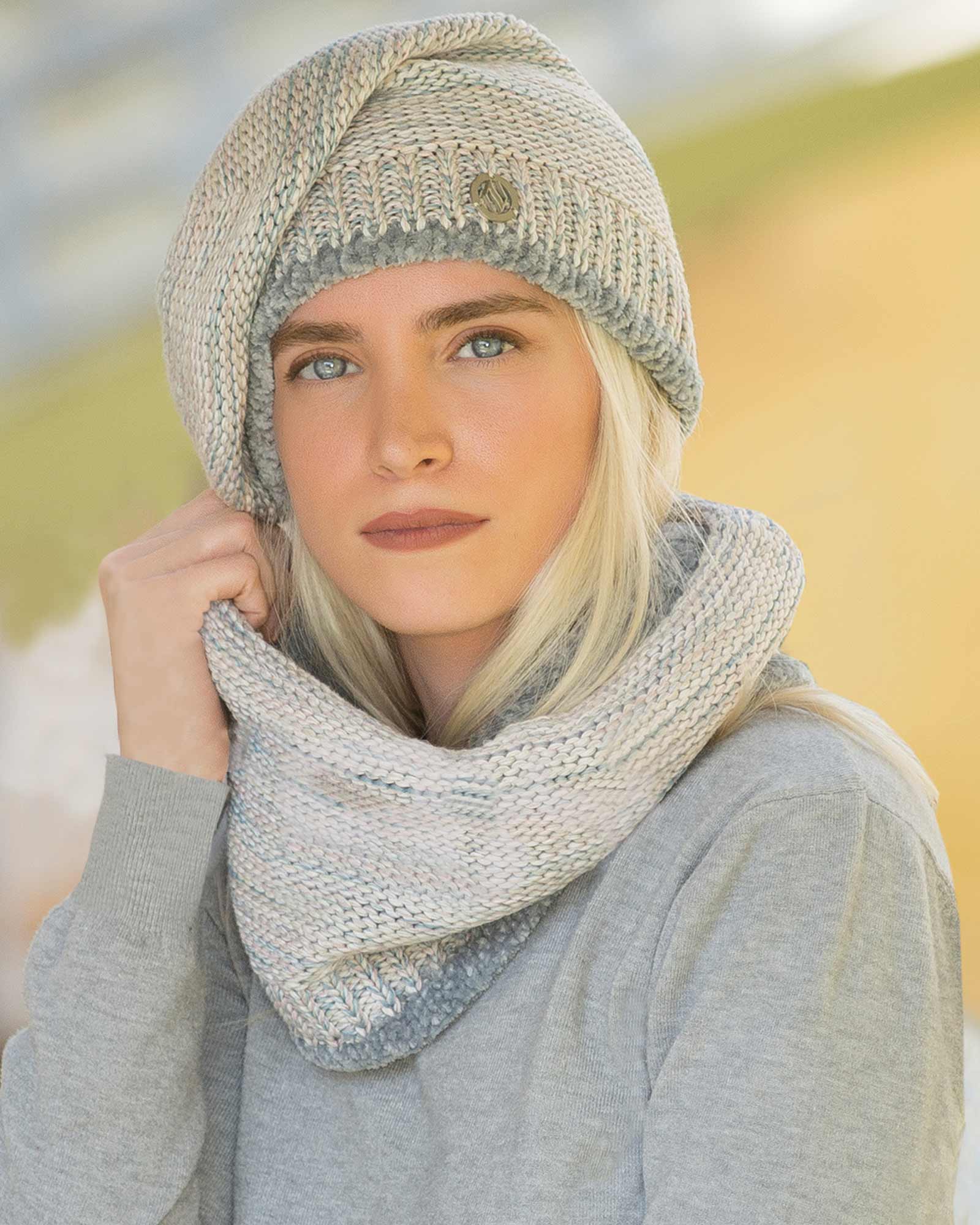 ست کلاه کج و شال گردن رینگی بافت - طوسی - محیطی زنانه