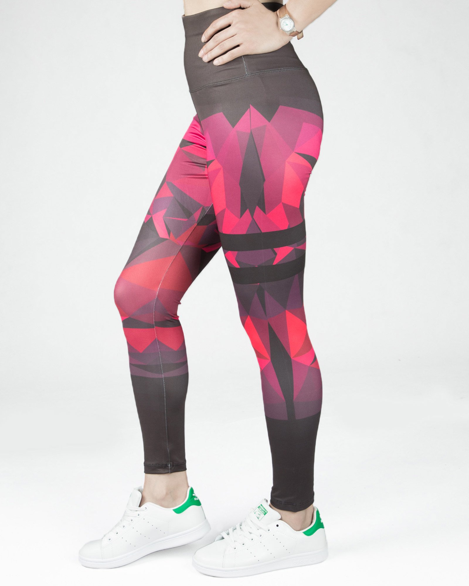 لگ ورزشی دخترانه طرح دار - بنفش - بغل