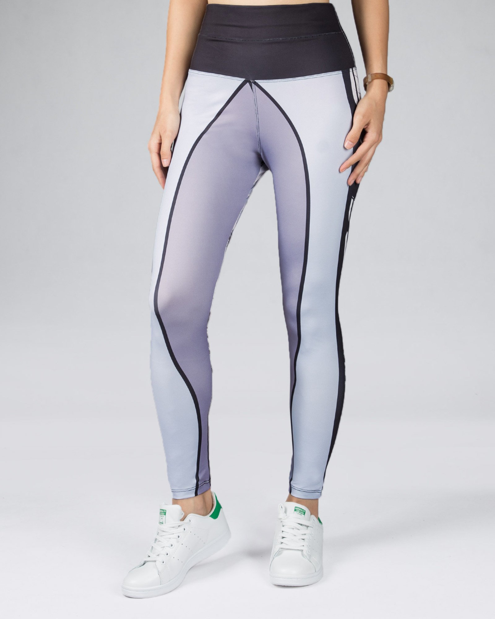 لگ ورزشی زنانه طرح برگ - طوسی کمرنگ - رو به رو