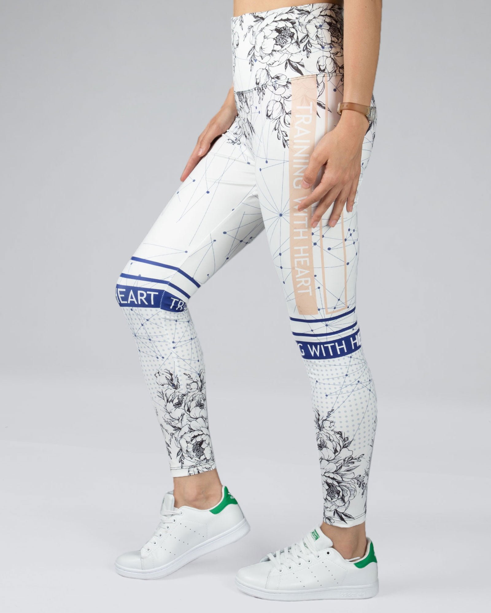 لگ ورزشی سفید گلدار زنانه - سفید - بغل