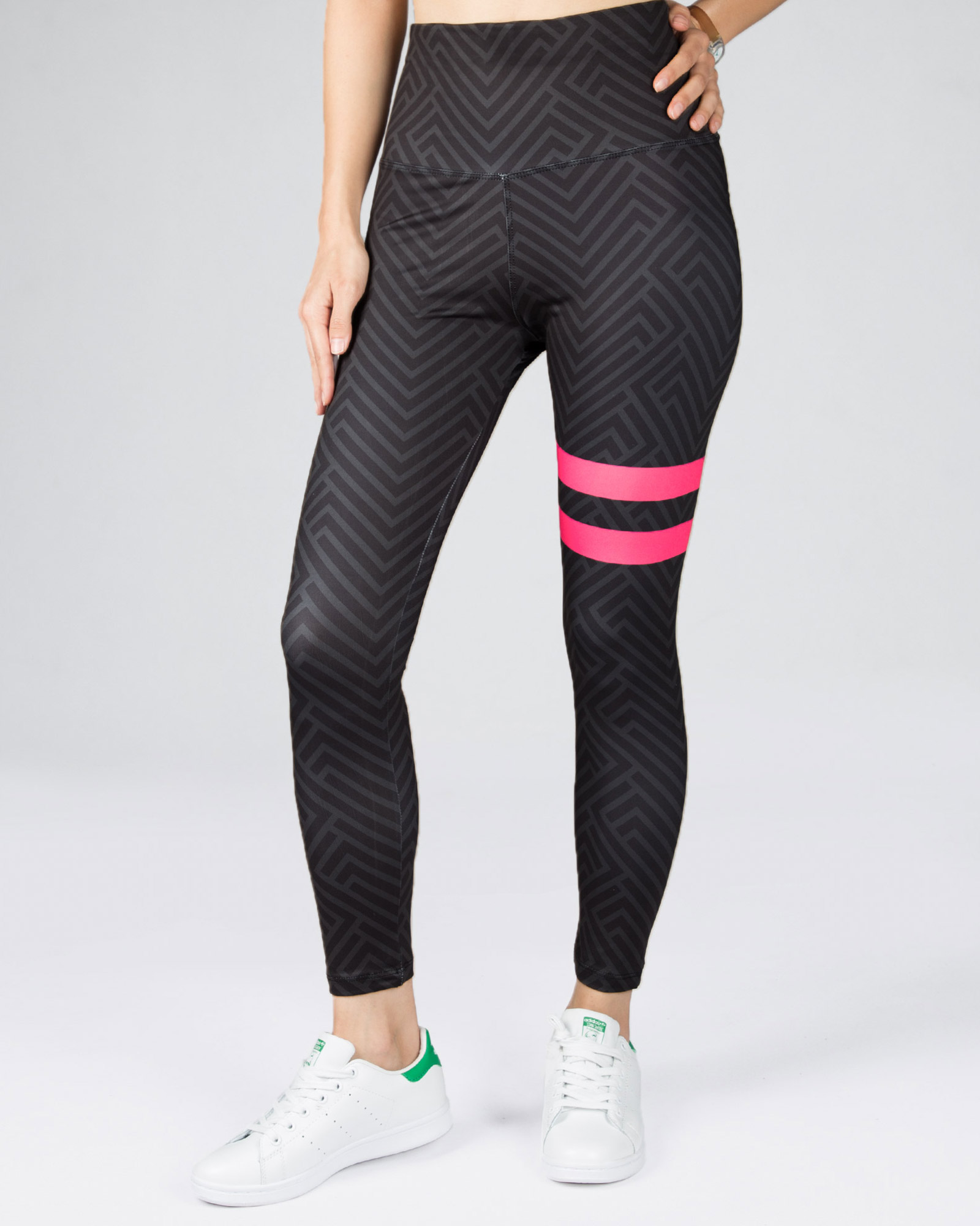 لگ ورزشی طرح دار زنانه - دودی - رو به رو