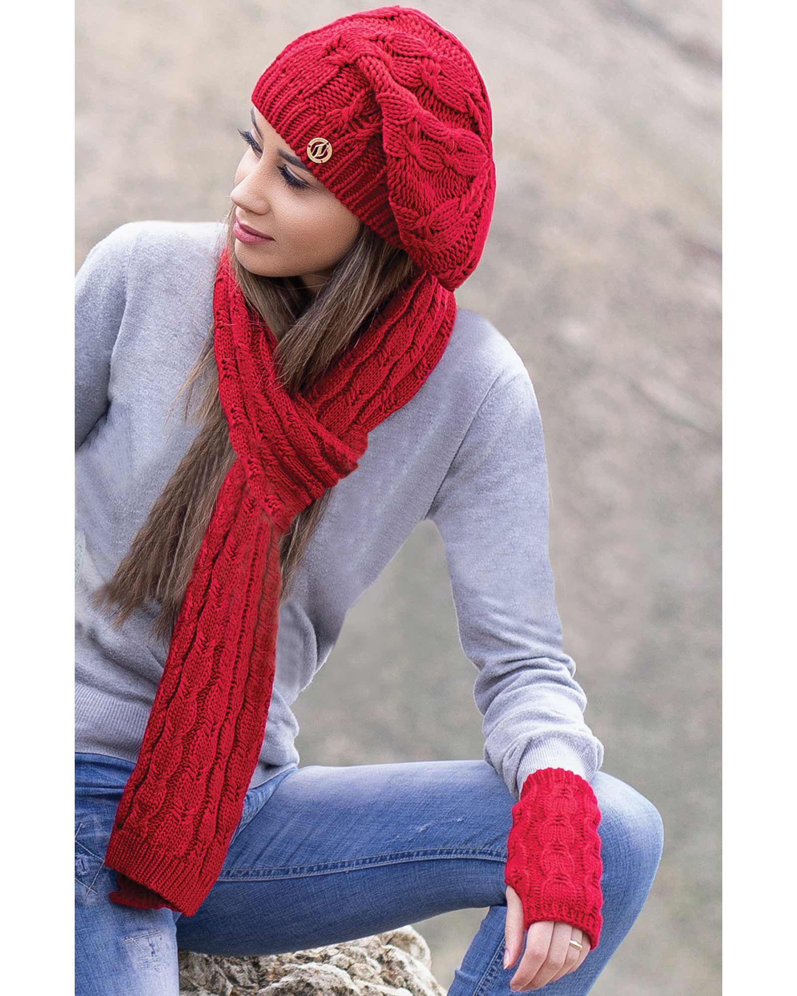 ست کلاه و شال گردن و دستکش بافت - قرمز - محیطی زنانه