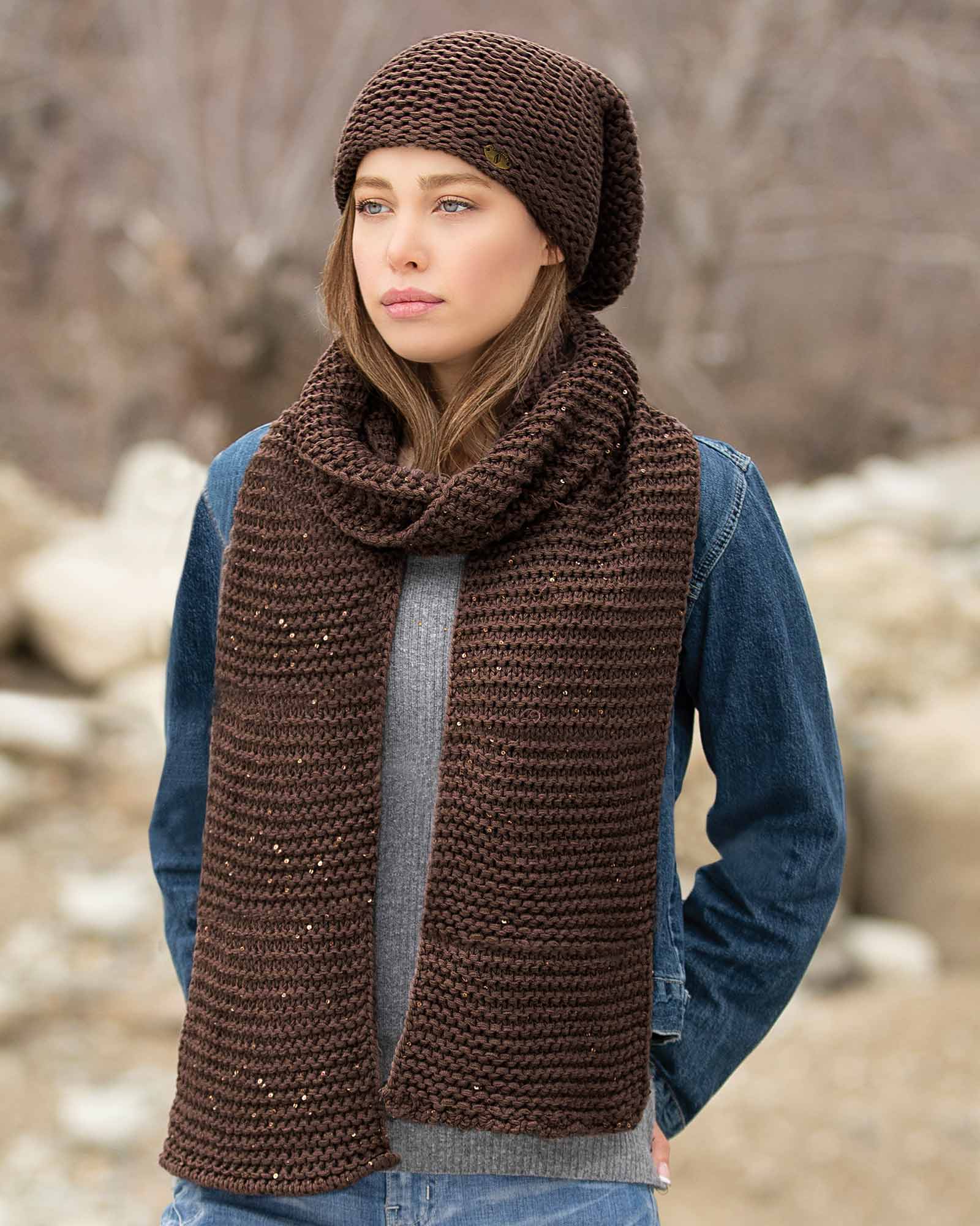 کلاه و شال گردن بافت پولک دار - کالباسی تیره - محیطی زنانه