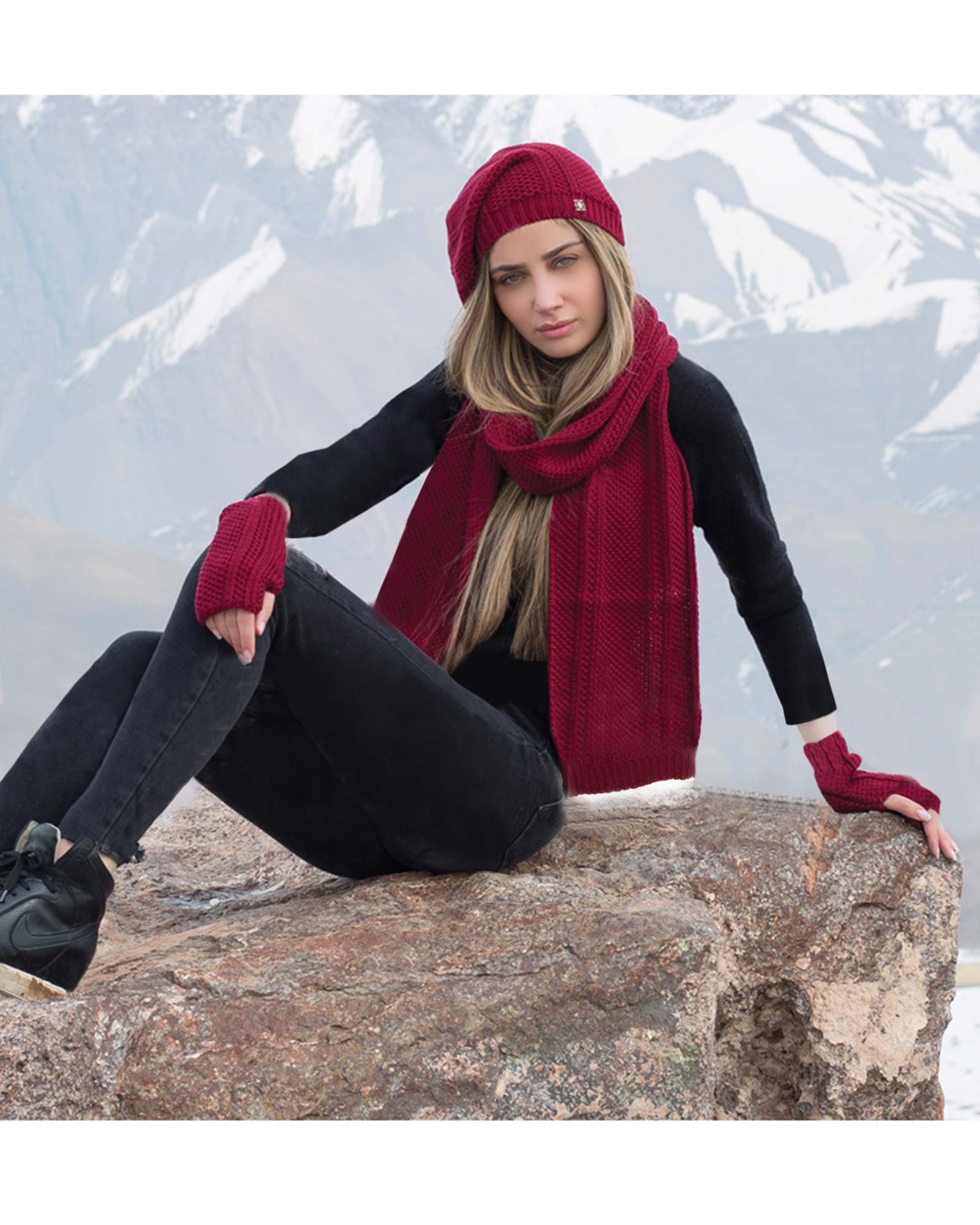 کلاه کج و شال گردن بافتنی و دستپوش - زرشکی - محیطی زنانه