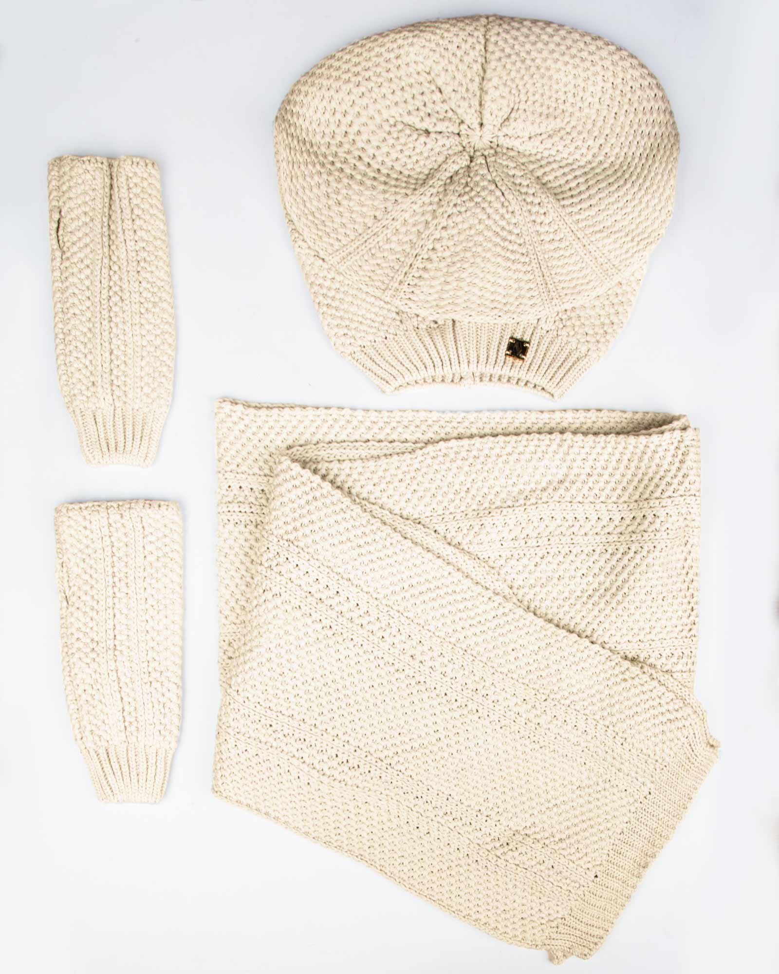 کلاه کج و شال گردن بافتنی و دستپوش - کرمی - رو به رو